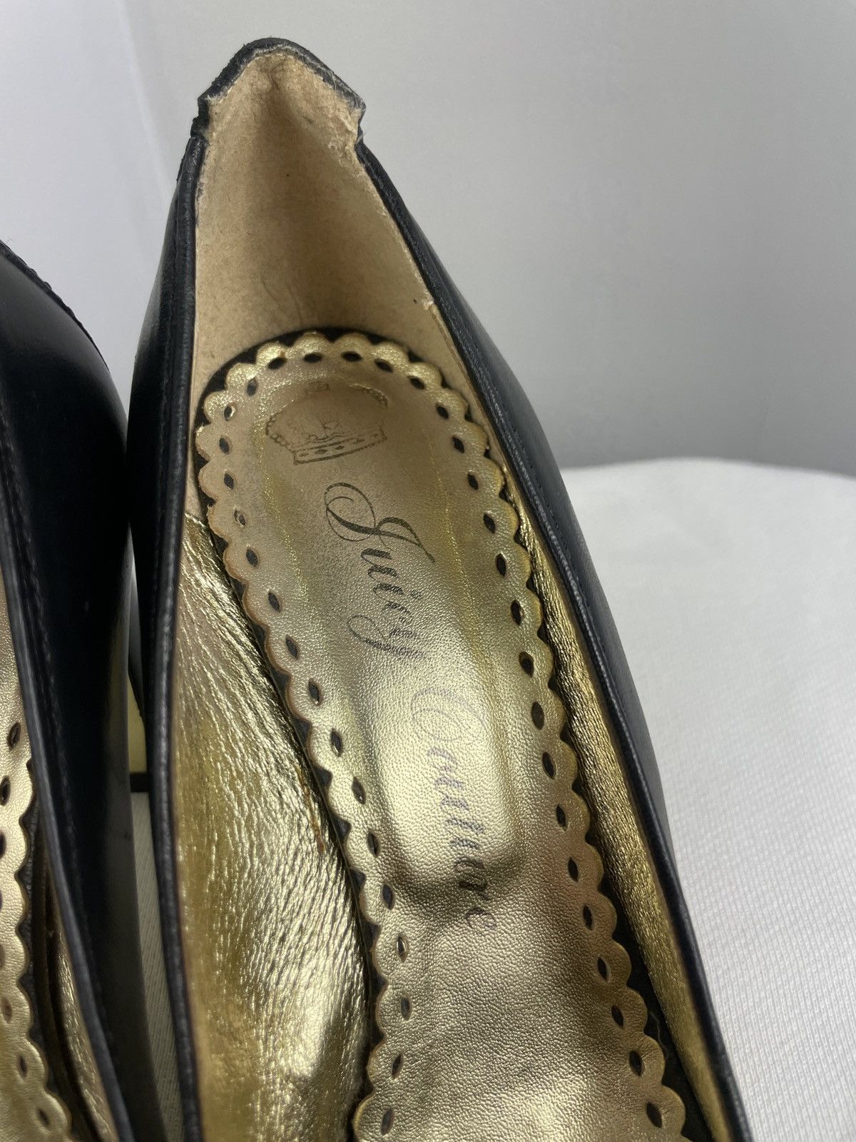Juicy Couture Juicy Couture Made in Italy Black Leather Gold Buckle Pumps Size US 9 / IT 39 - 10 Thumbnail