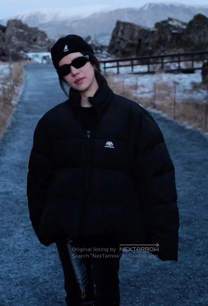 Balenciaga black short puffer jacket with buckle. Size S / US 4 / IT 40 - 5 Thumbnail