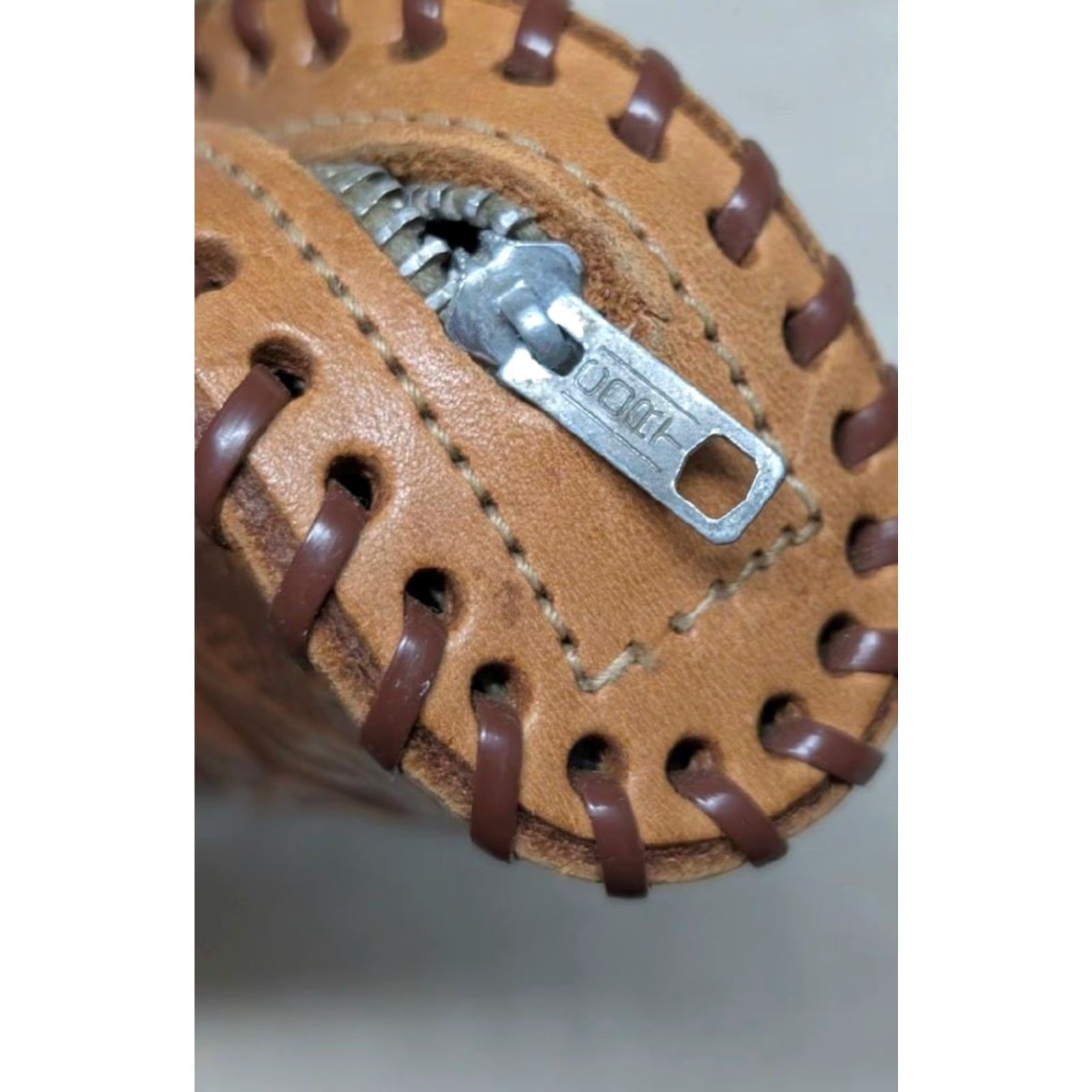Vintage VINTAGE handcrafted leather 4" coin pouch TOOLED COWBOY WESTERN brown unisex Adults zip purse bag Size ONE SIZE - 5 Thumbnail