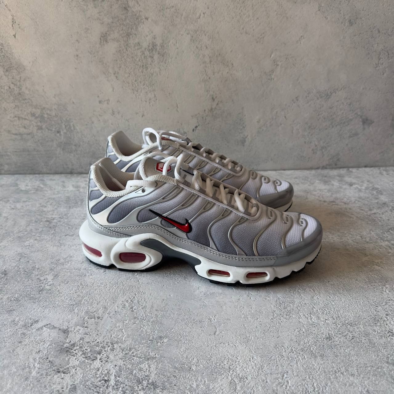 Nike Air Max Plus 'Metallic Silver University Red' HM9654-001 Size US 7 / IT 37 - 2 Thumbnail