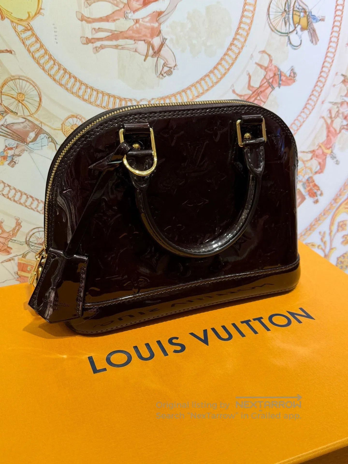 Louis Vuitton LV Women's Red Patent Leather Shell Bag. Size ONE SIZE - 3 Thumbnail
