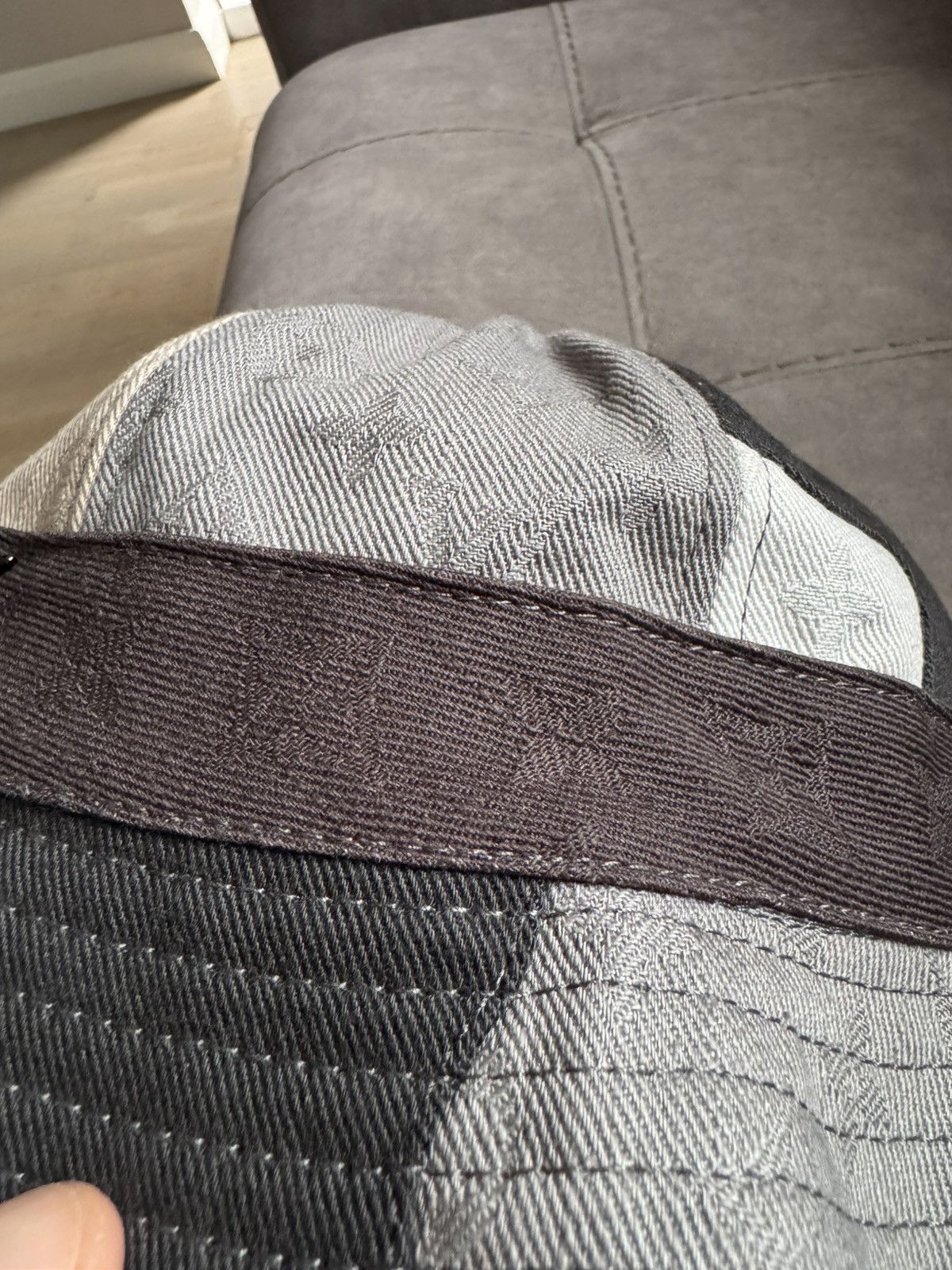 Louis Vuitton LOUIS VUITTON bucket hat study all photos and description Size ONE SIZE - 4 Thumbnail