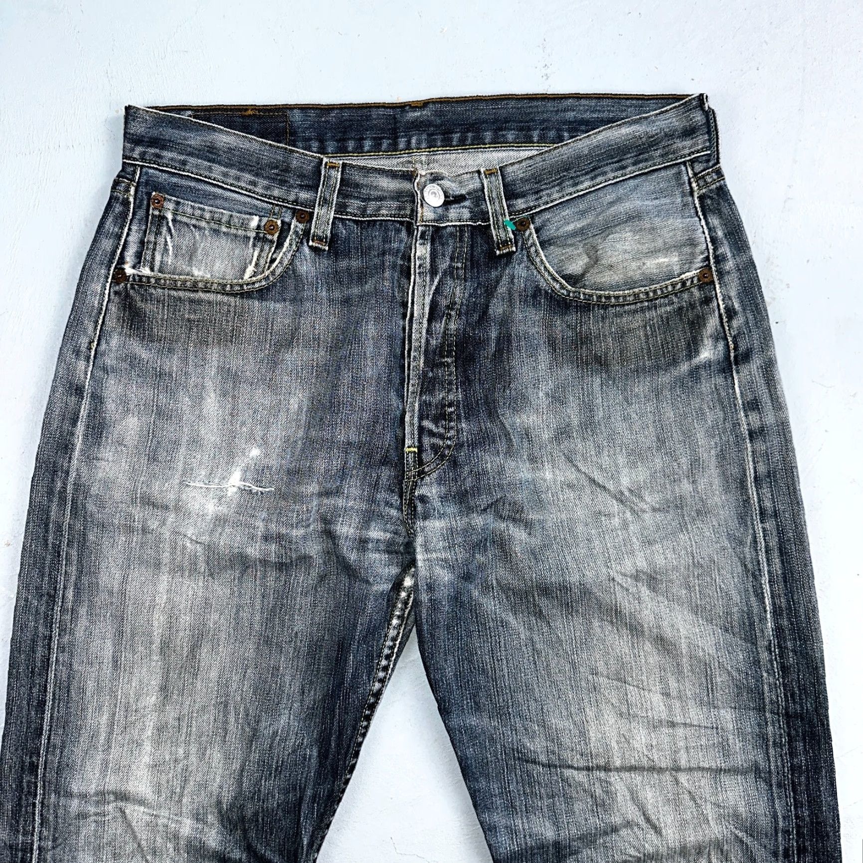 Levi's VINTAGE Levi's 501 Jeans Men Straight 33x30 Blue Med Wash 90s 501 Series Denim Cotton Size US 33 - 2 Thumbnail