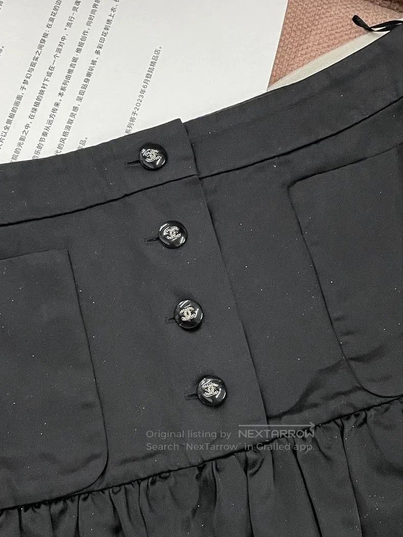 Chanel Chanel Black Sparkle Pleated Mini Skirt. Size US 38 / EU 54 - 2 Thumbnail