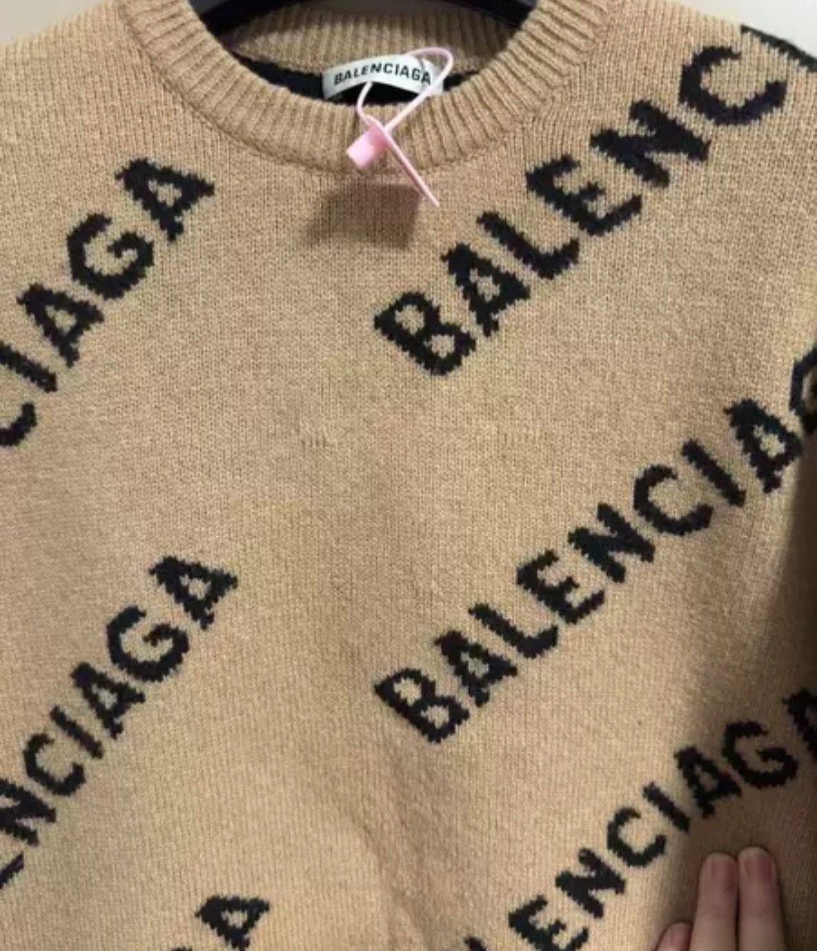 Balenciaga Balenciaga khaki bullet screen sweater2412-Nextarrow Size US XS / EU 42 / 0 - 3 Thumbnail