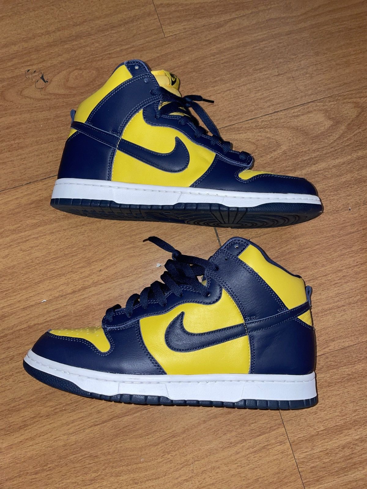 nike sb dunk high michigan