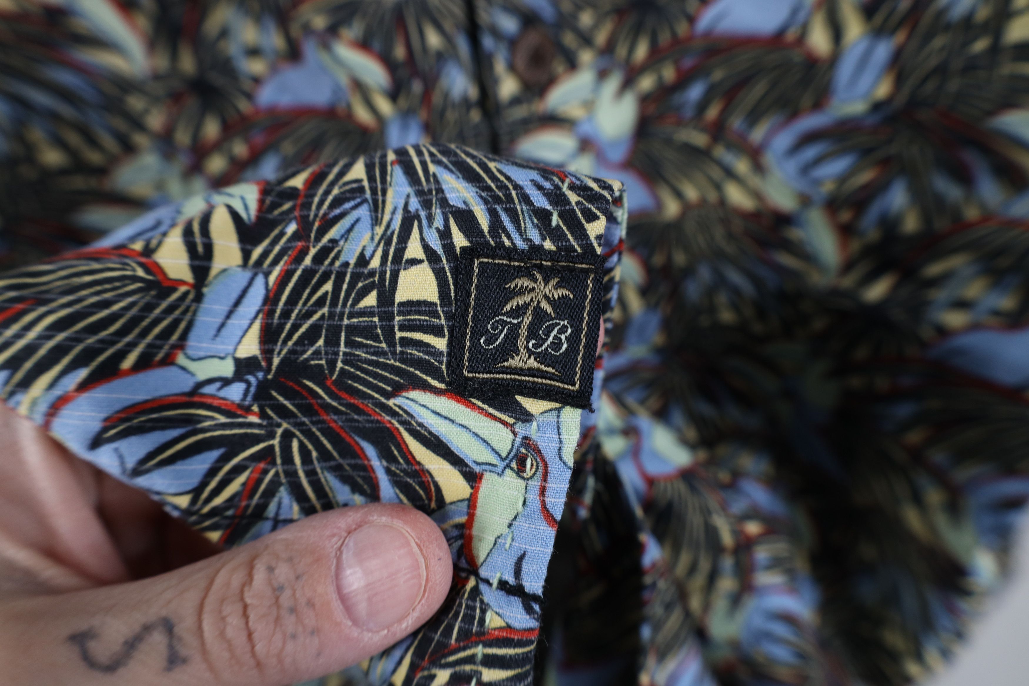Tommy Bahama Vintage Y2K Tommy Bahama Bird Luau Hawaiian Button Shirt Size US L / EU 52-54 / 3 - 6 Thumbnail