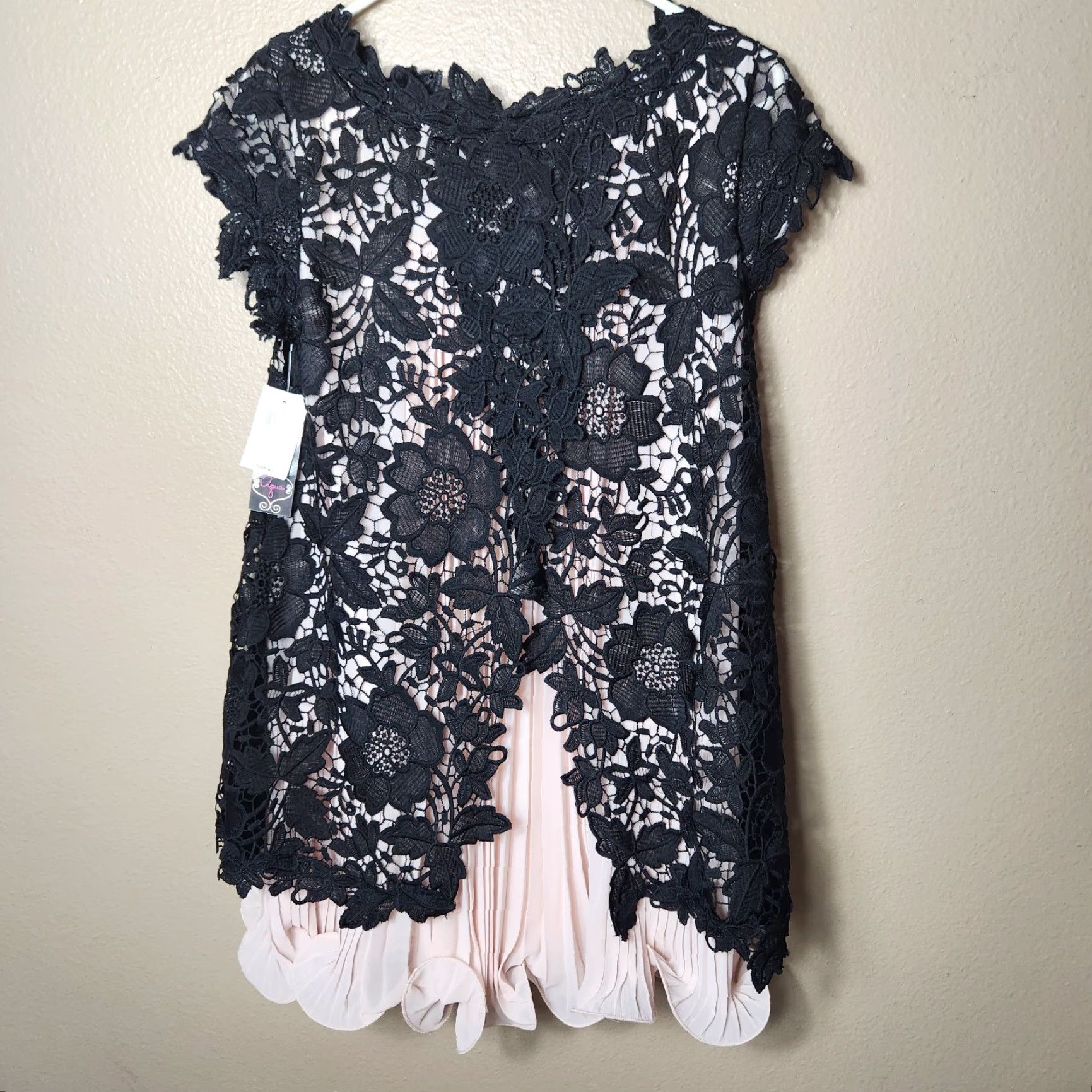 AQUA **Aqua Black Lace Overlay Split Back Midi Cocktail Dress Size 4** User: **Aqua Black Lace Overlay Split Back Midi Cocktail Dress Size 4** Size S / US 4 / IT 40 - 4 Thumbnail