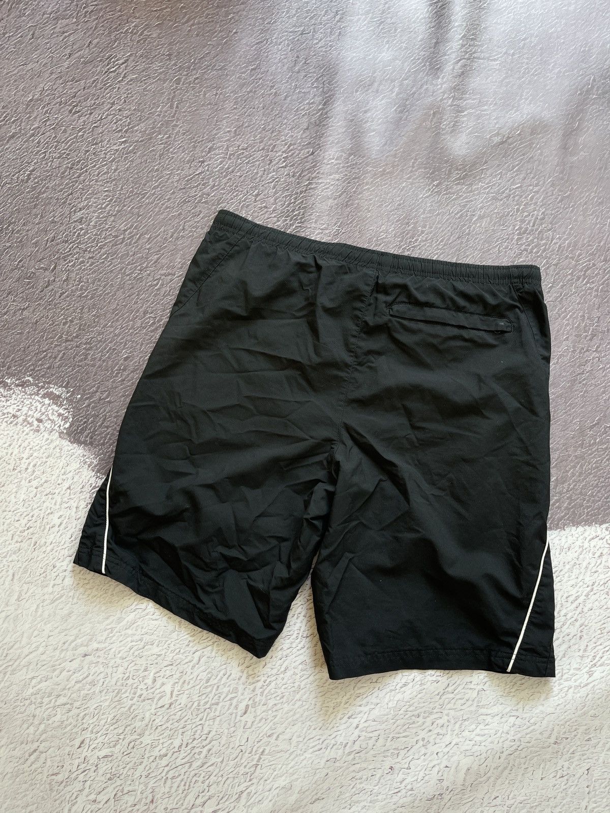 Nike Nike vintage y2k black logo swoosh embroidered shorts Size US 34 / EU 50 - 2 Thumbnail
