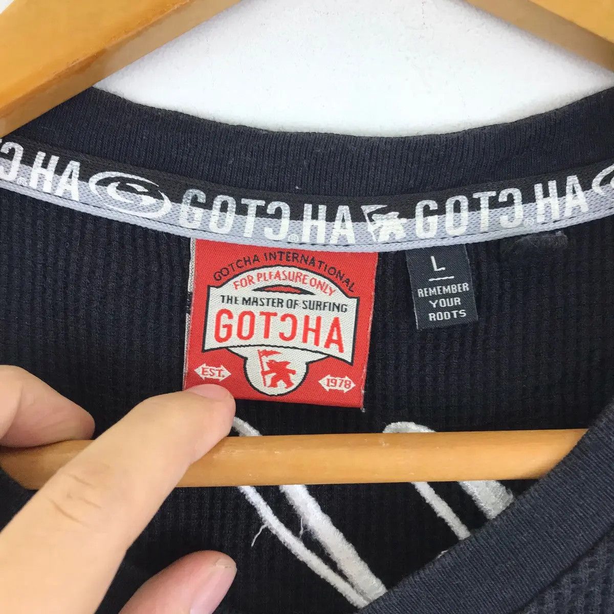 Gotcha Vtg GOTCHA SKATEBOARD SURFING Henley Tee Shirt Size L / US 10 / IT 46 - 4 Thumbnail