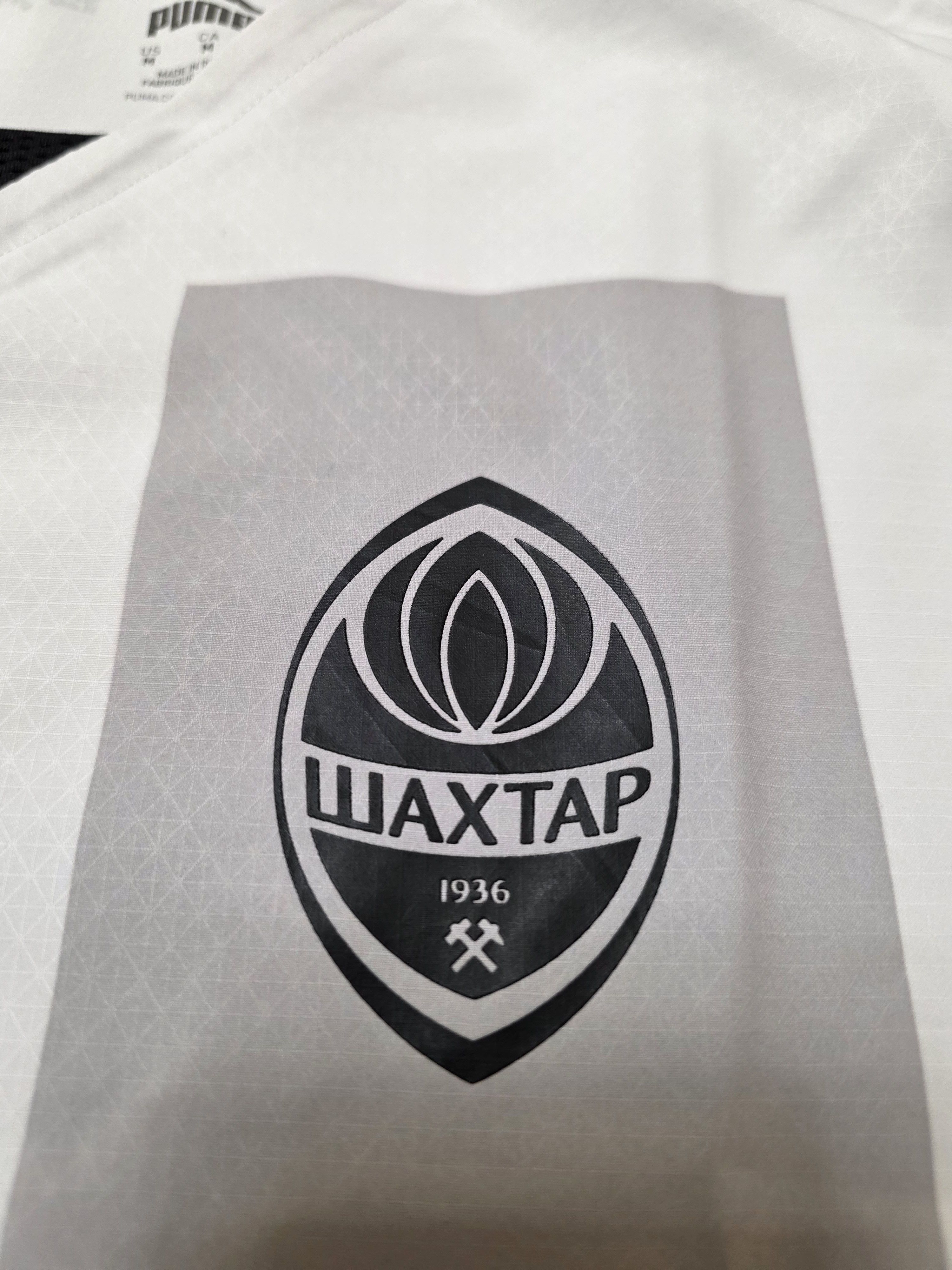 Puma SHAKHTAR DONETSK 2023 2024 THIRD FOOTBALL SOCCER JERSEY Size US M / EU 48-50 / 2 - 4 Thumbnail