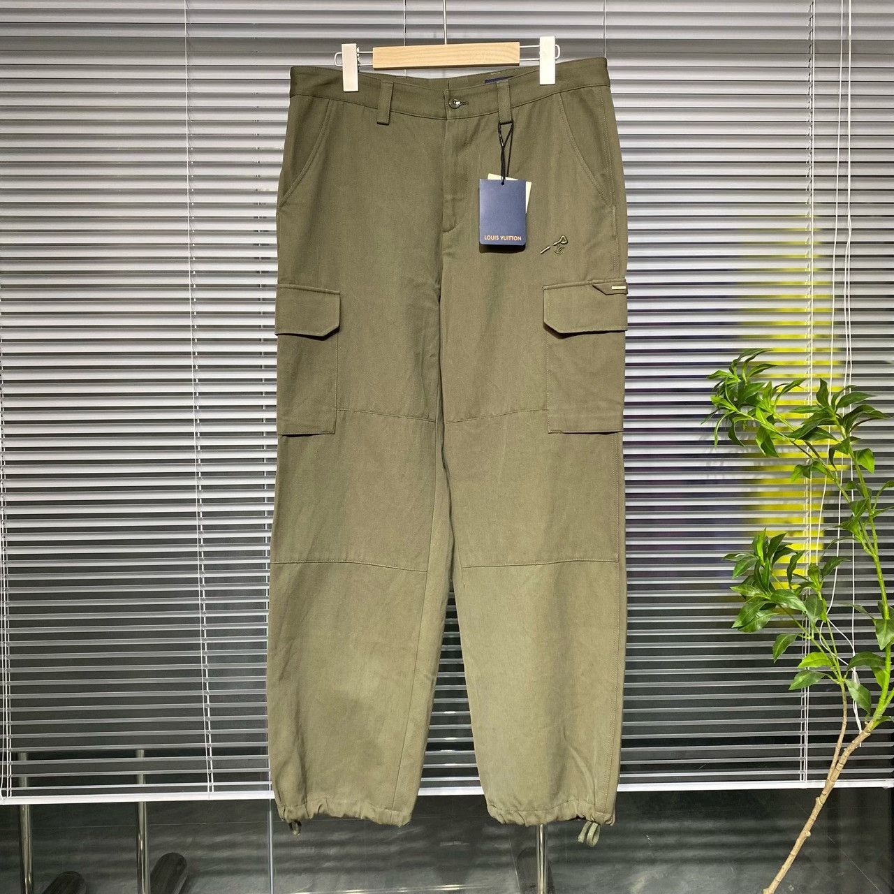 Louis Vuitton LV Logo Cargo Pants with Pockets Size US 34 / EU 50 - 1 Thumbnail