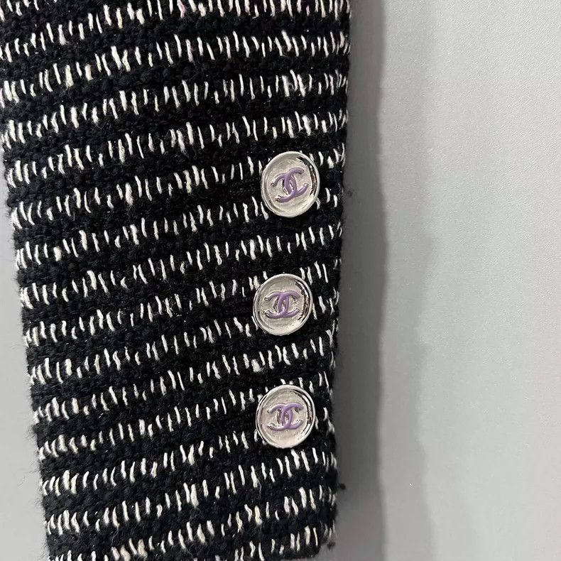 Chanel Chanel Black and white double c button tweed jacket Size XS / US 0-2 / IT 36-38 - 5 Thumbnail