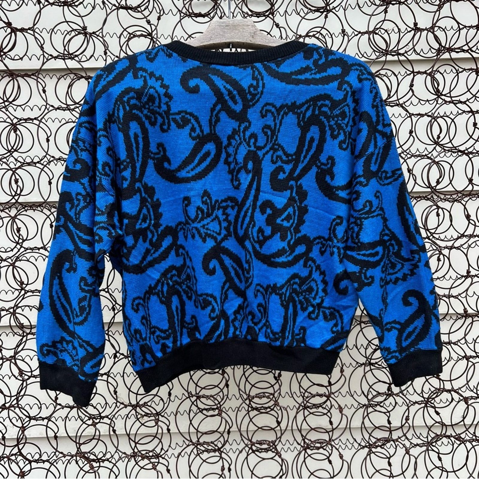 Vintage 80s Blue Black Scrolling Fleur De Lis Light Crop Sweater Size M / US 6-8 / IT 42-44 - 3 Thumbnail