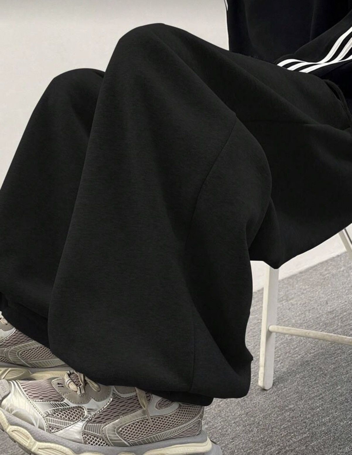Japanese Brand Wide-Leg Baggy Sweatpants Size US 29 - 4 Thumbnail