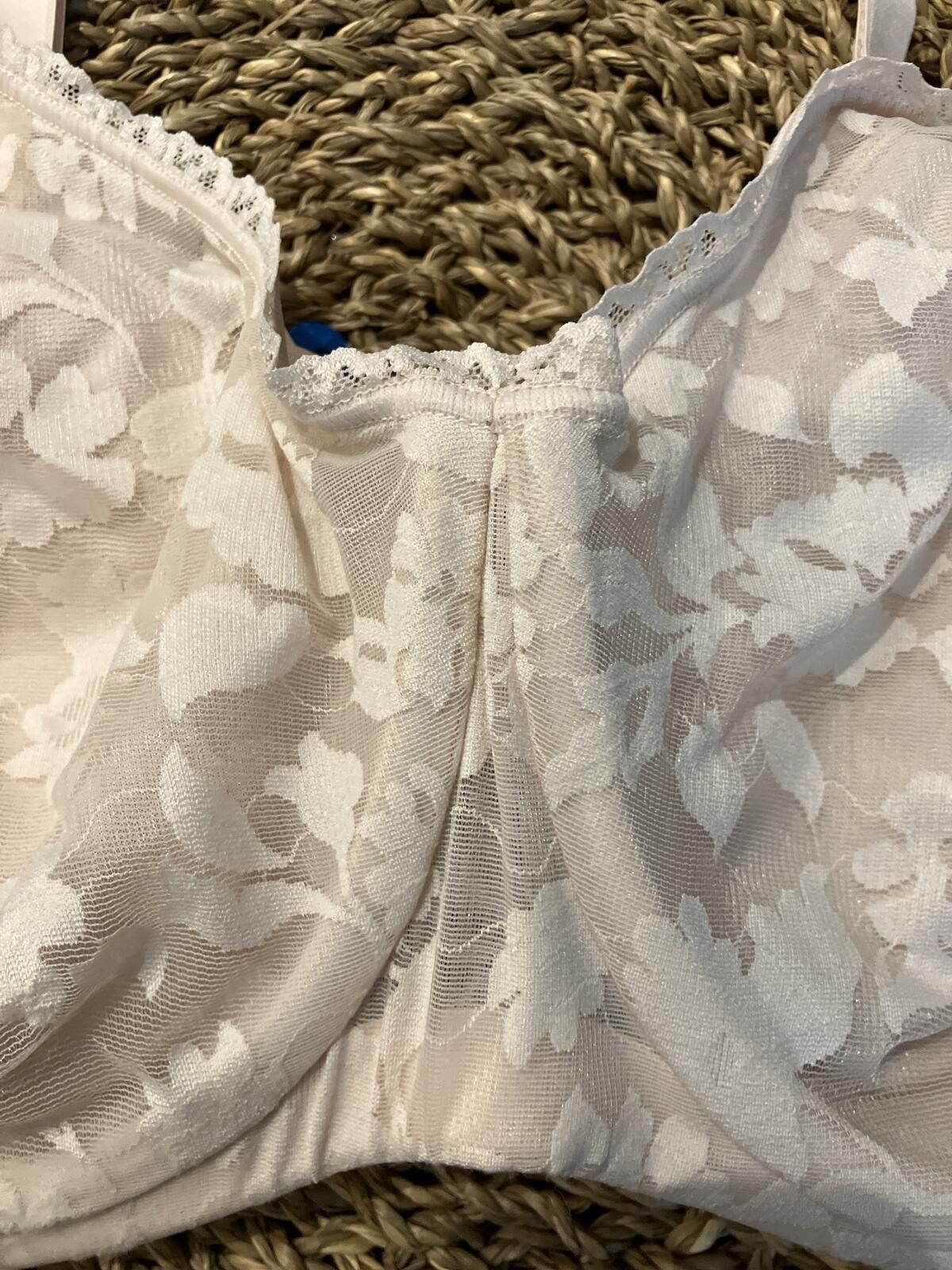 Balenciaga NWT Bali Light Beige Floral Lace Underwire Bra Size ONE SIZE - 2 Thumbnail