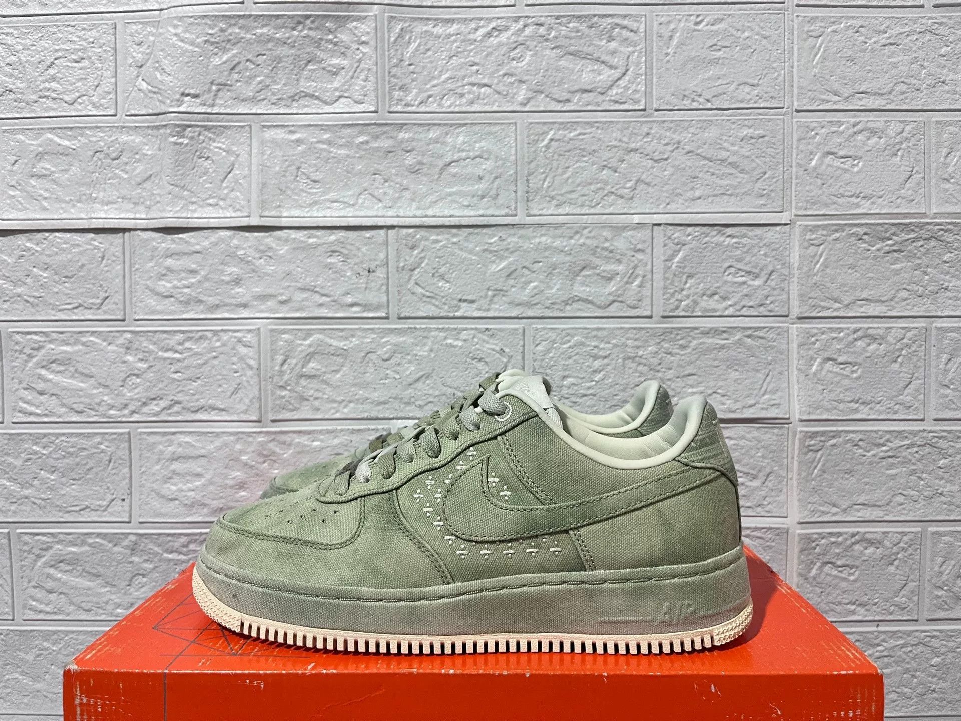 Nike Nike AF1 Lowtop Sneakers 9 Men Size US 9 / EU 42 - 1 Thumbnail