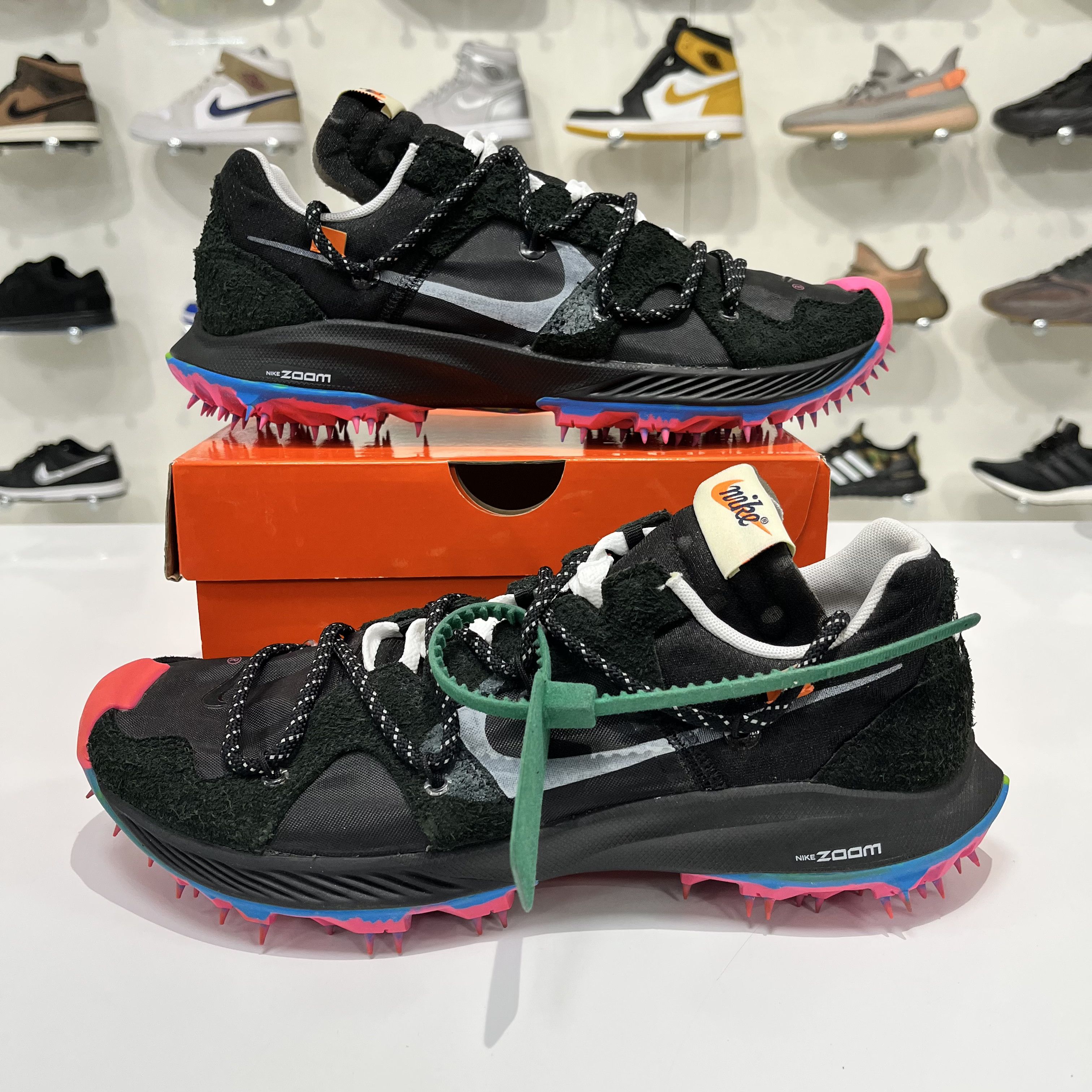 Nike × Off-White Nike Zoom Terra Kiger 5 x Off-White Black (W) Size US 10 / IT 40 - 1 Thumbnail