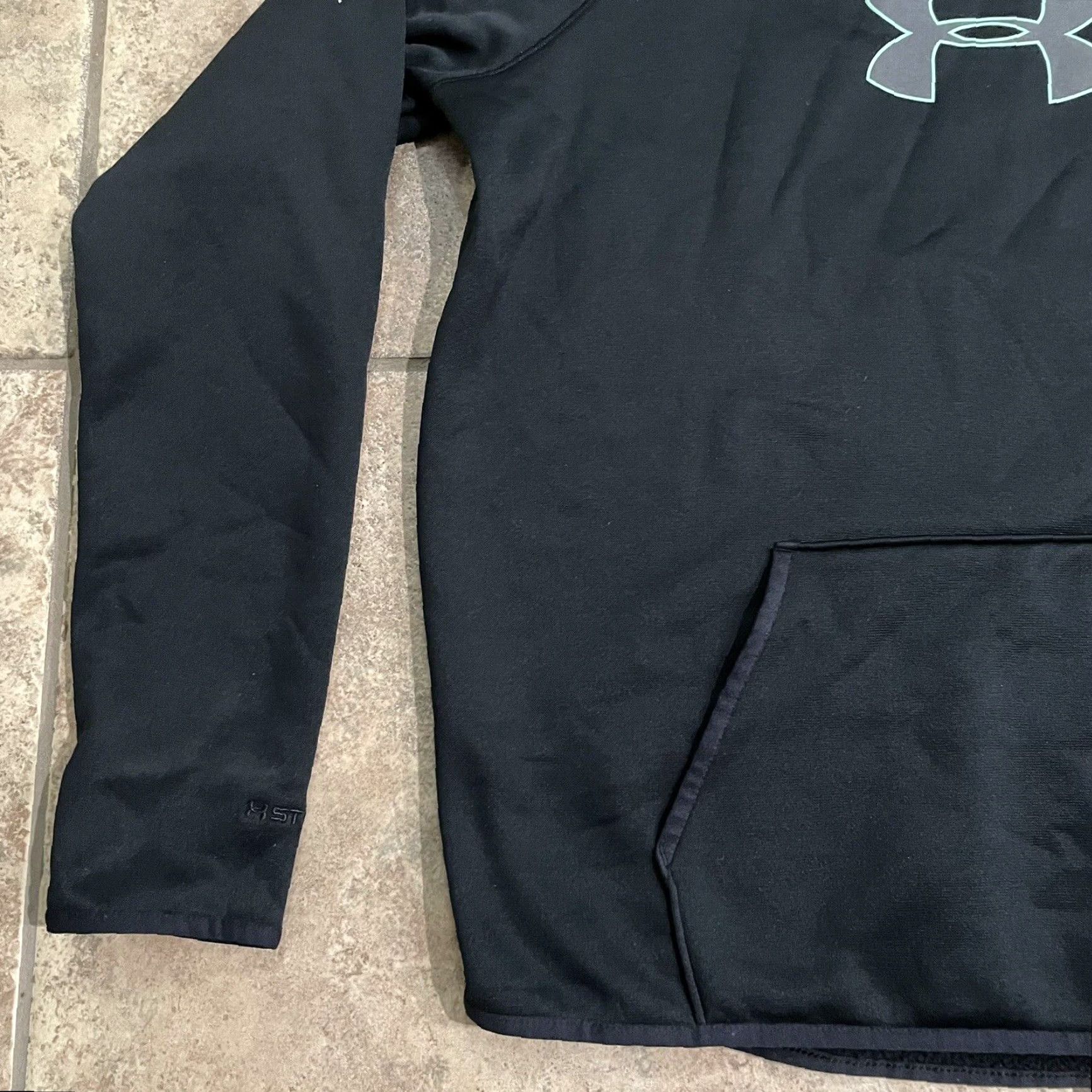 Under Armour VINTAGE Under Armour Hoodie Adult L Black Stretchy Pullover Thumb Holes Activewear Unisex Size L / US 10 / IT 46 - 3 Thumbnail