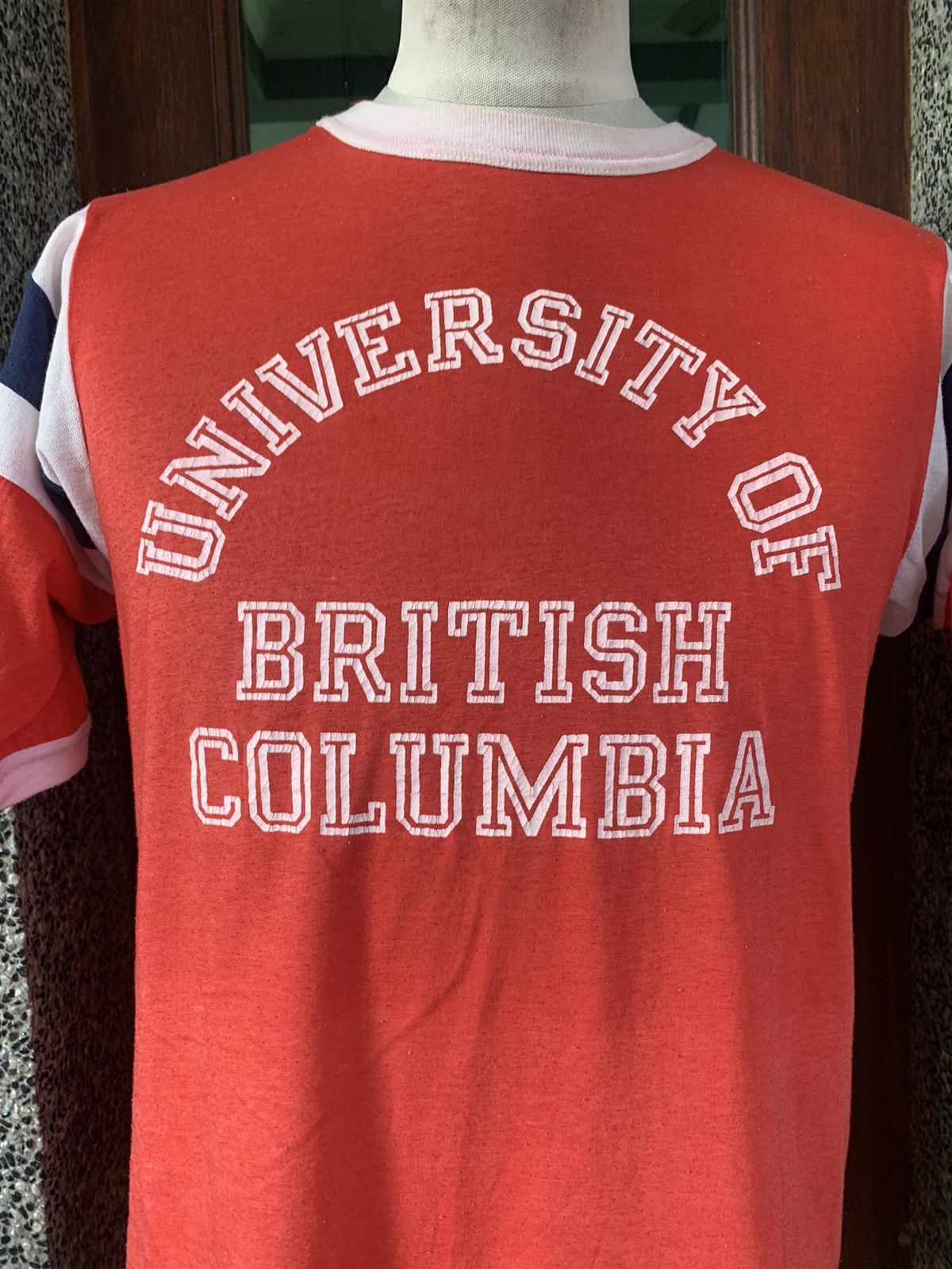 Vintage Vintage 80s University Of British Columbia T shirt Size US M / EU 48-50 / 2 - 2 Thumbnail