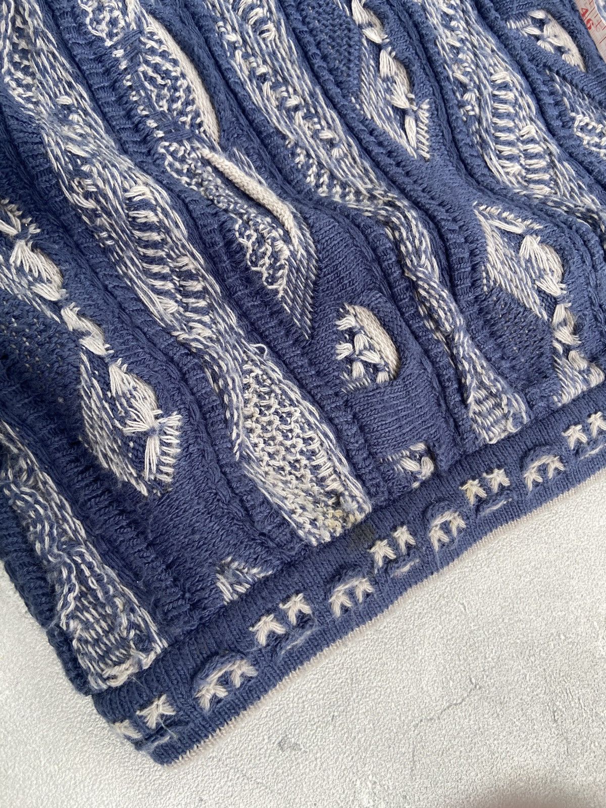 Coogi Vintage 90s Coogi Australia 3D Down Under Blue Knit Sweater Size US XXL / EU 58 / 5 - 5 Thumbnail
