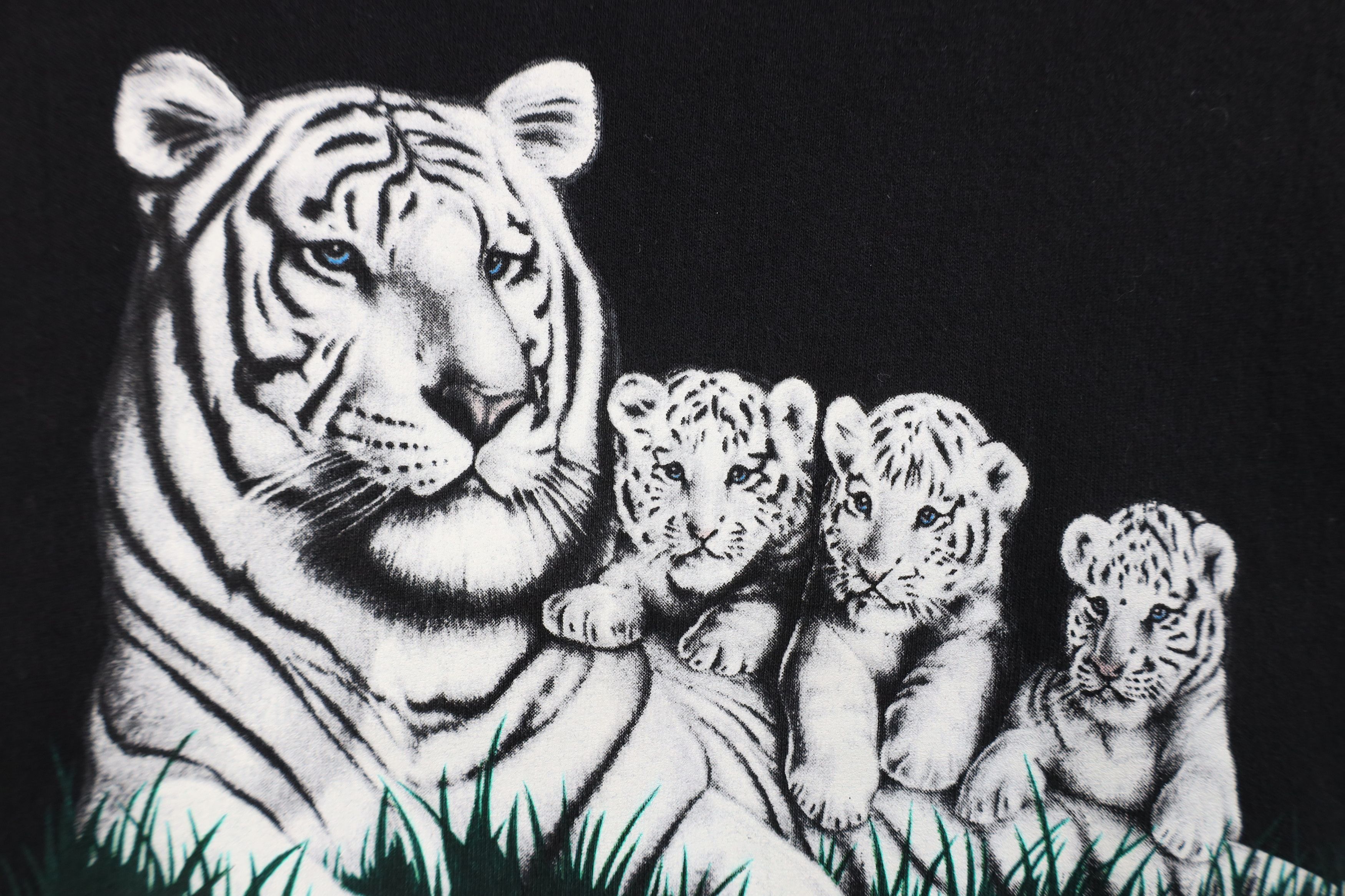 Vintage Vintage 90s Streetwear White Tiger Cubs Las Vegas T-Shirt Size US XL / EU 56 / 4 - 5 Thumbnail