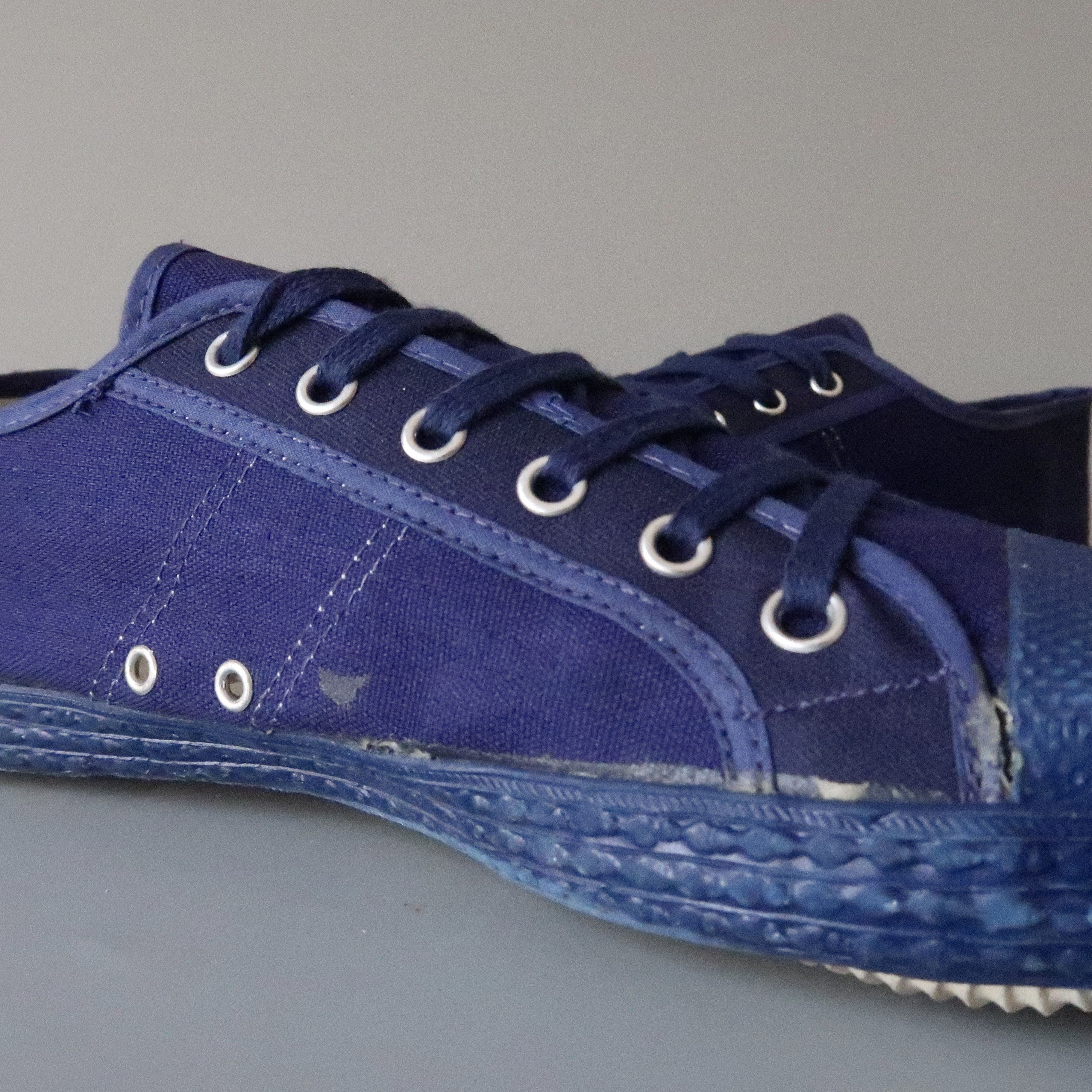 Vintage DEADSTOCK, VTG 1970s Swedish Army gym trainers size 44 Size US 10 / EU 43 - 5 Thumbnail
