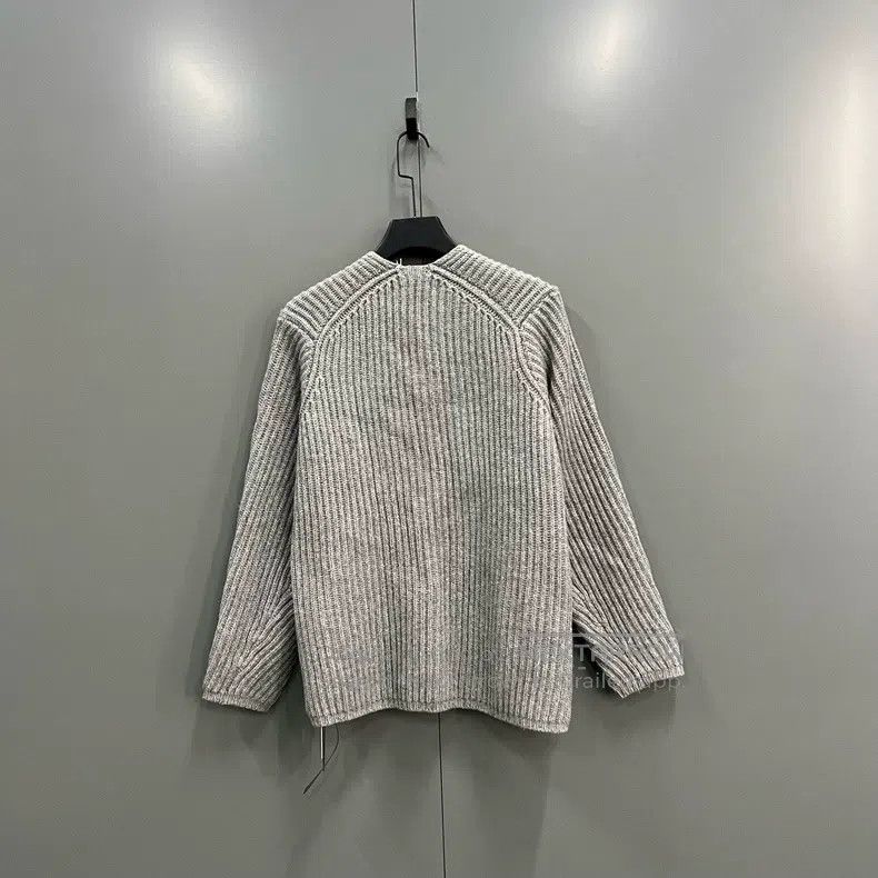 Acne Studios Acne Studios Grey V-Neck Knit Sweater Size XS / US 0-2 / IT 36-38 - 2 Thumbnail