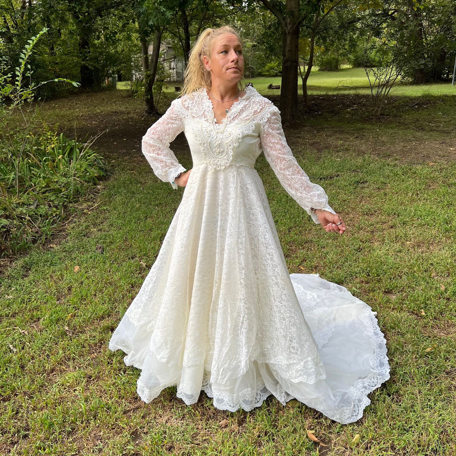 Vintage Vintage Cream Lace Long Sleeve V Neck Wedding Dress Size XS / US 0-2 / IT 36-38 - 5 Thumbnail