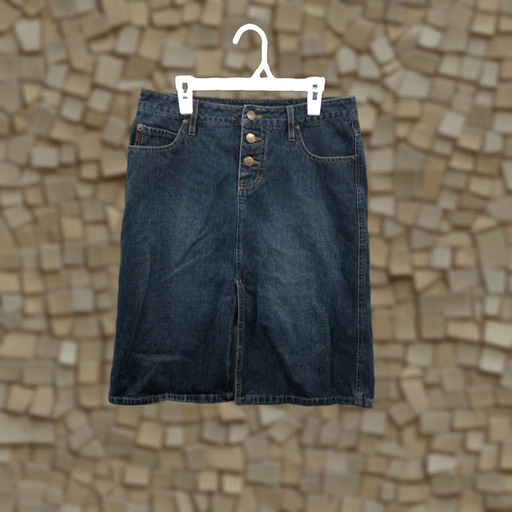 Denime Mudd Skirt Juniors' Size 3 Blue Denim Dark Wash Knee Length Mini Skirt Jeans - Pockets, Zipper, Machine Washable, Solid Blu e Denim (Barbie Character) Size 26" / US 2 / IT 38 - 1 Thumbnail