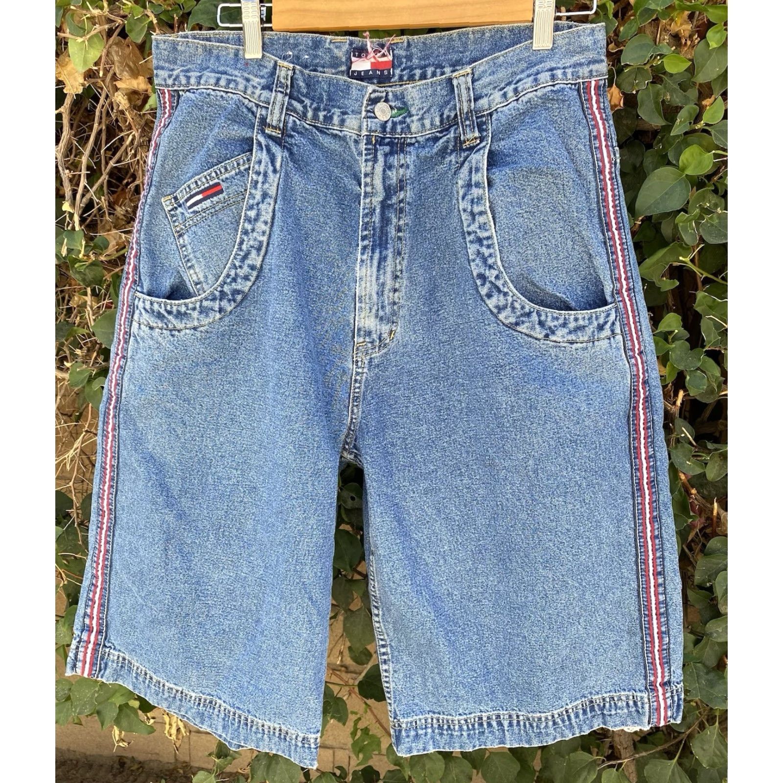 Tommy Hilfiger VINTAGE Tommy Hilfiger 90s Y2K Style Loose Baggy Skate Denim Jean Shorts Mens 33 Size US 33 - 4 Thumbnail