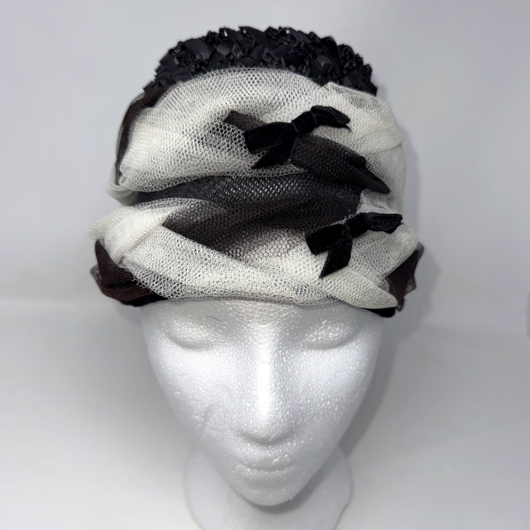 Vintage VINTAGE Flapper Hat Women’s Ribbon Netting Lace Metal Rim Black White Hat Size ONE SIZE - 2 Thumbnail