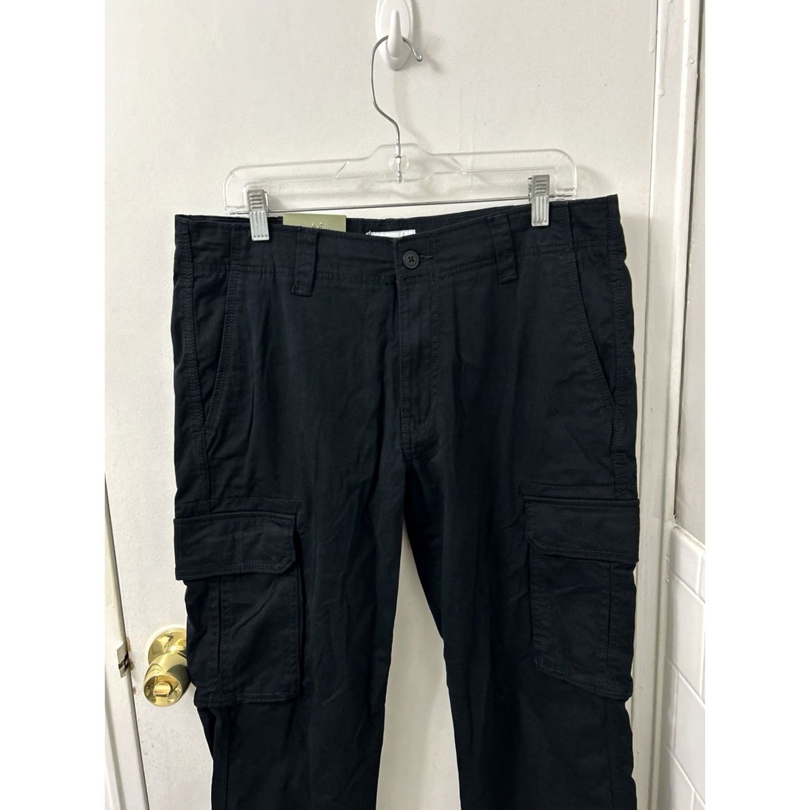 Vintage Goodfellow & Co Cargo Pants Mens 33x30 Black Relaxed Fit Tapered Leg YKK NWT Pants Mens Black 33 Regular Stretch Pocket Cargo NWT Size US 33 - 7 Thumbnail