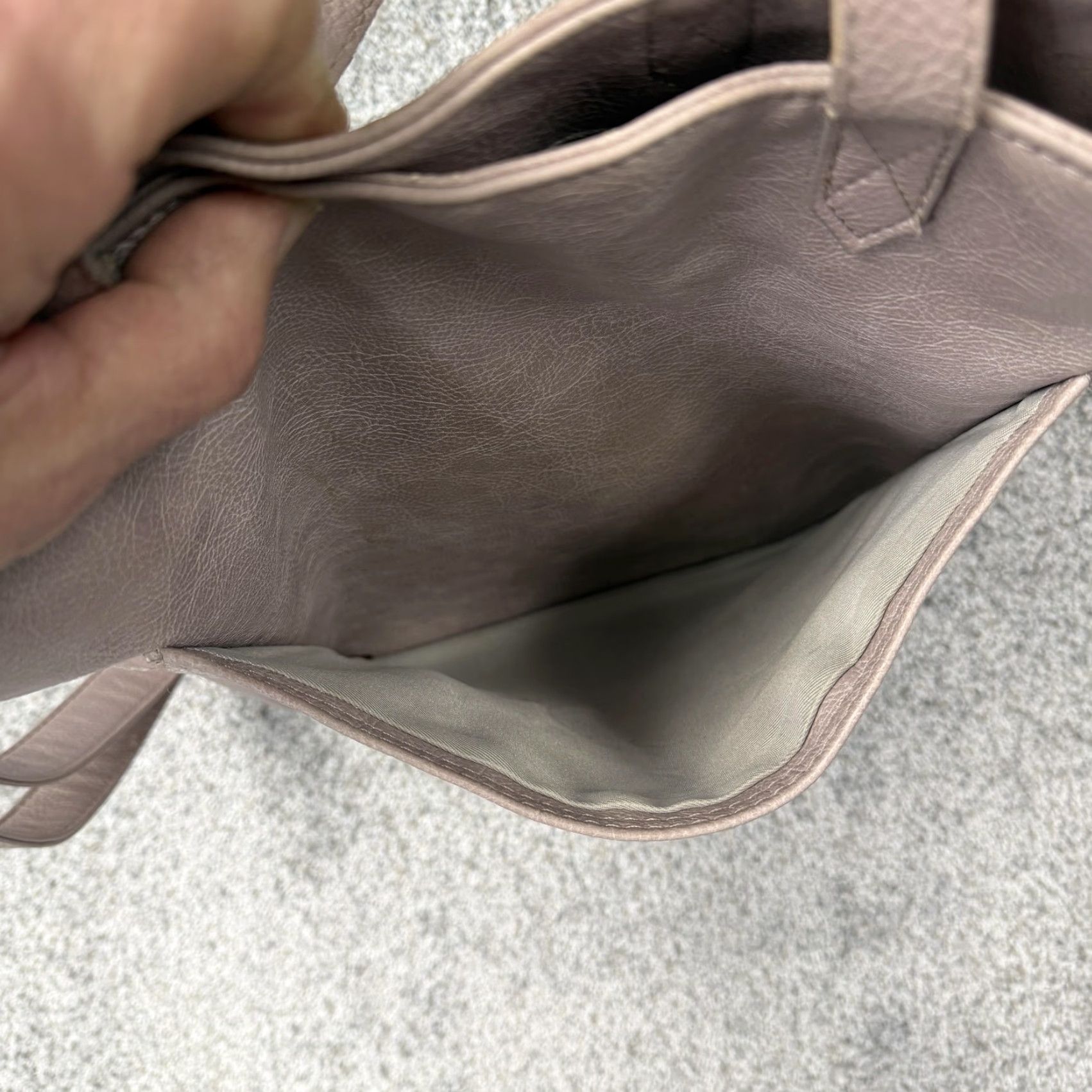 Vintage Thirty-One Tote Bag Womens Medium Taupe Faux Leather Crossbody Purse - Classic, Preppy, Casual, Travel - White? Size ONE SIZE - 6 Thumbnail