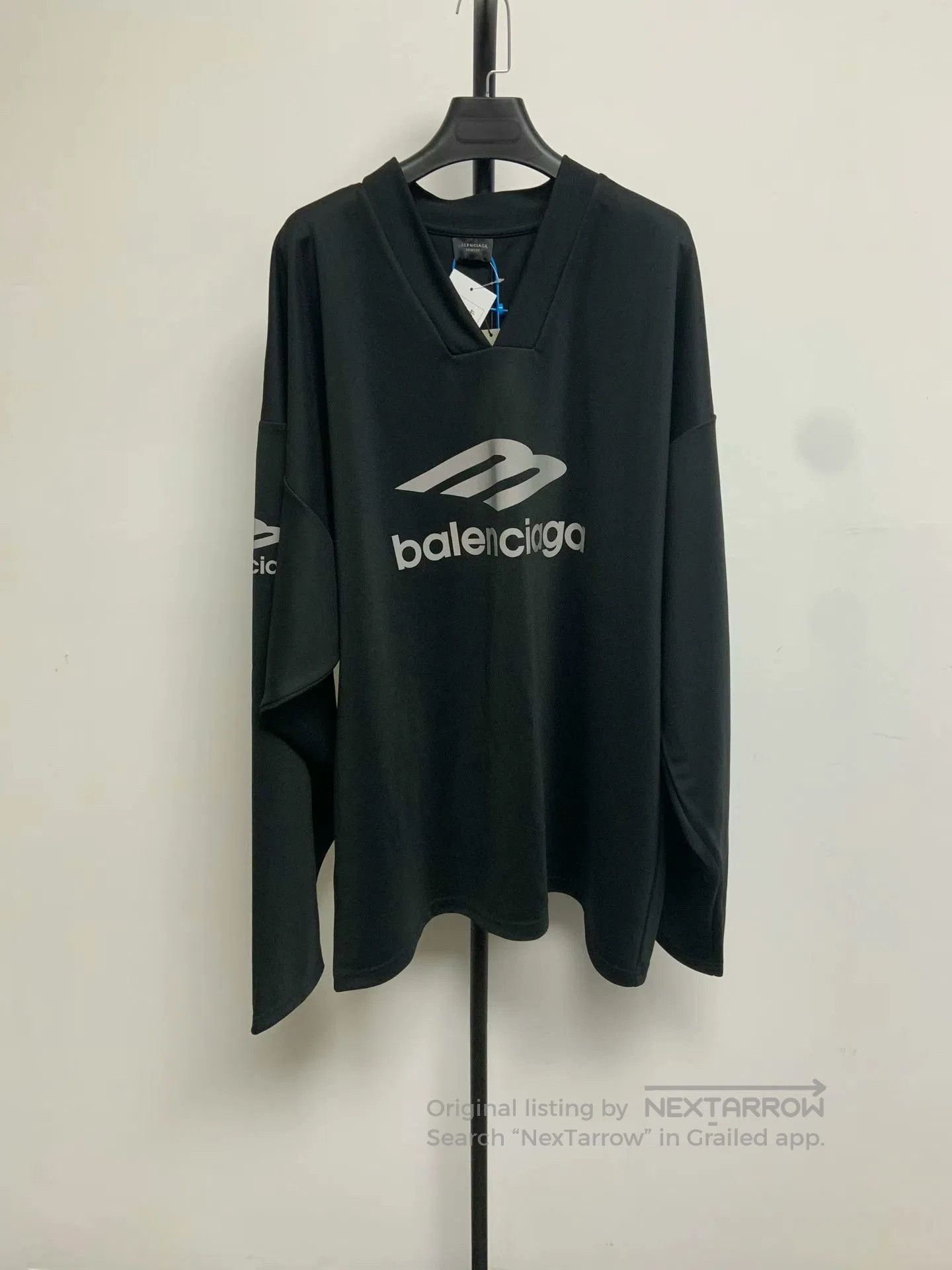 Balenciaga Balenciaga Men's Oversized V-Neck Ski Jacket. Size US XXS / EU 40 - 1 Thumbnail