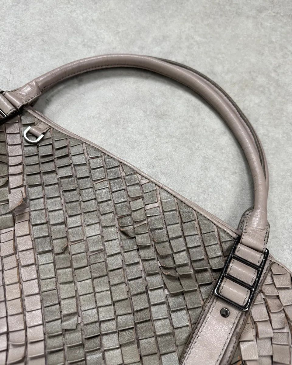 Burberry Burberry Grey Leather Textured Handle Bag Size ONE SIZE - 6 Thumbnail
