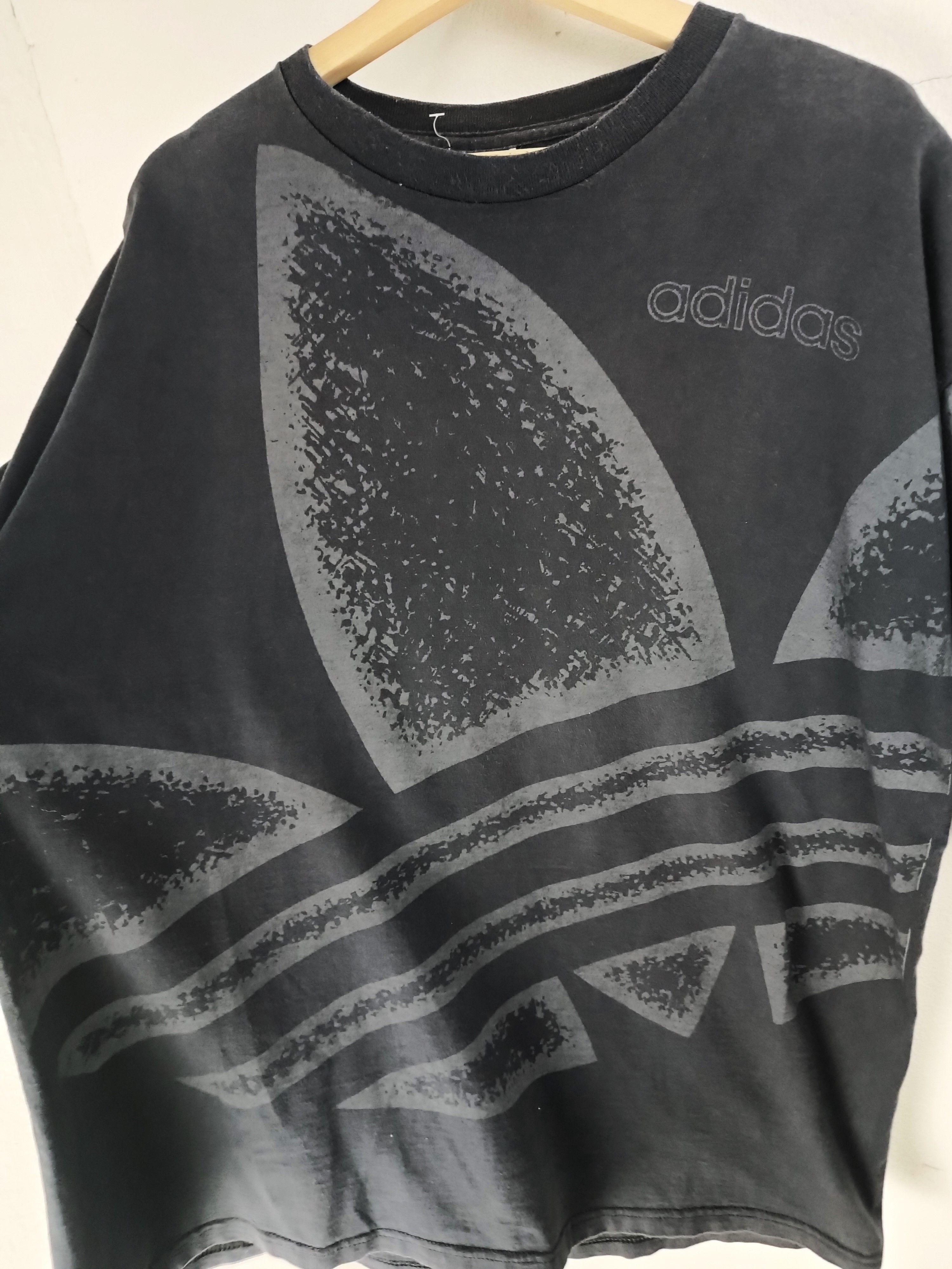 Adidas VINTAGE 90'S ADIDAS OVERPRINT BIG LOGO FADED TEE TREFOIL Size US XL / EU 56 / 4 - 10 Thumbnail