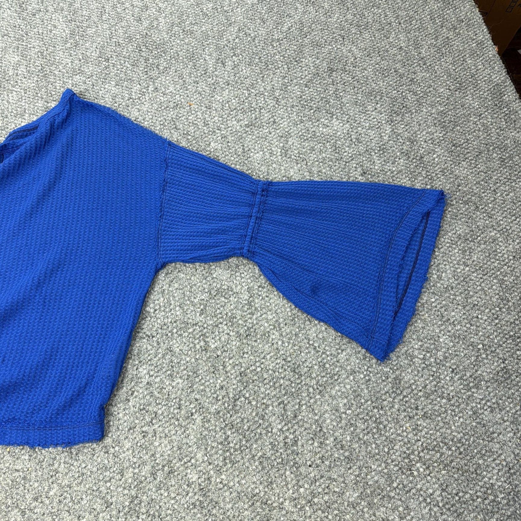 Vintage We The Free Sweater Womens Medium Blue Waffle Knit Thermal Bell Sleeve Cropped Size M / US 6-8 / IT 42-44 - 6 Thumbnail