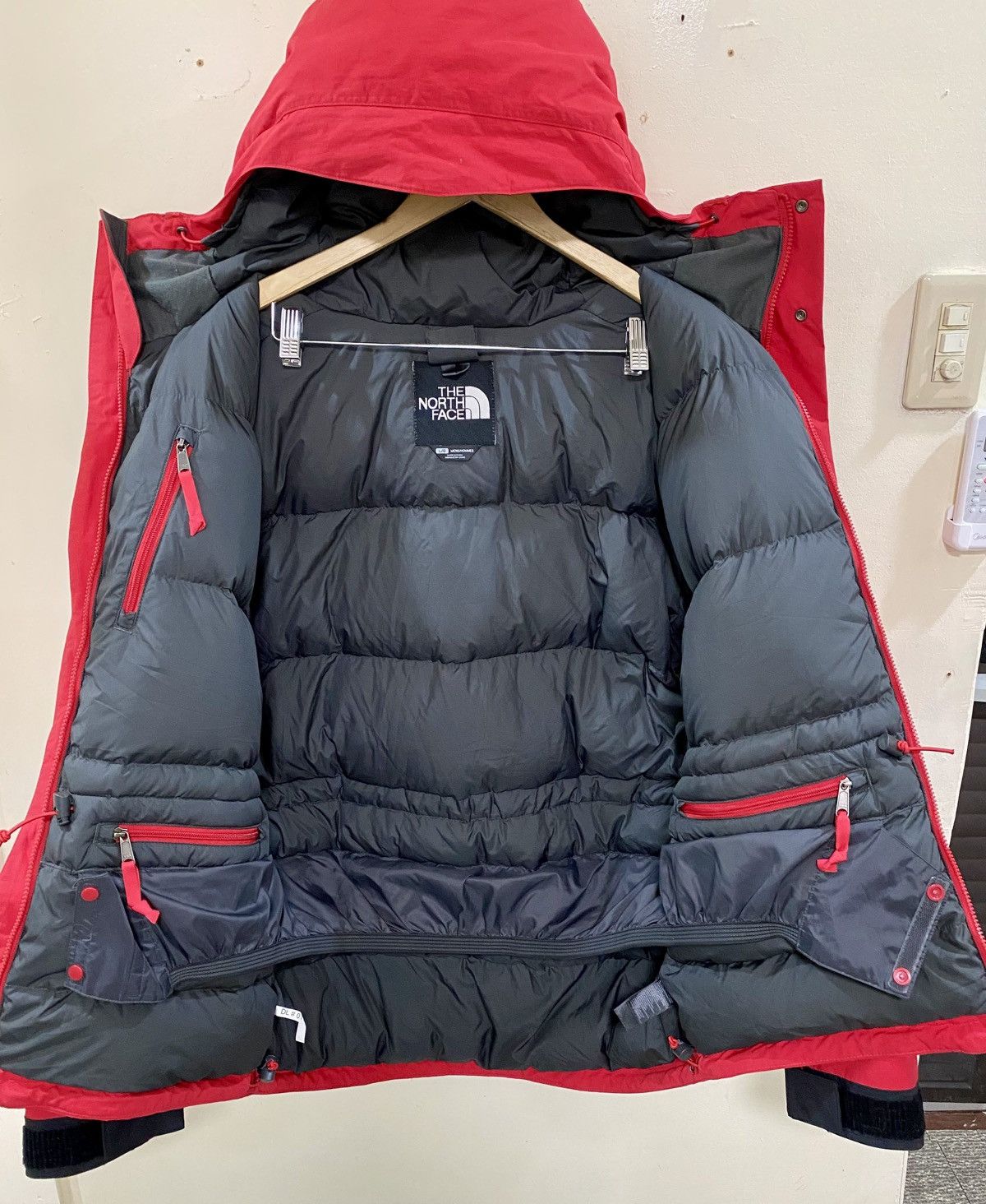 The North Face TNF mountain down hyvent Size US M / EU 48-50 / 2 - 3 Thumbnail