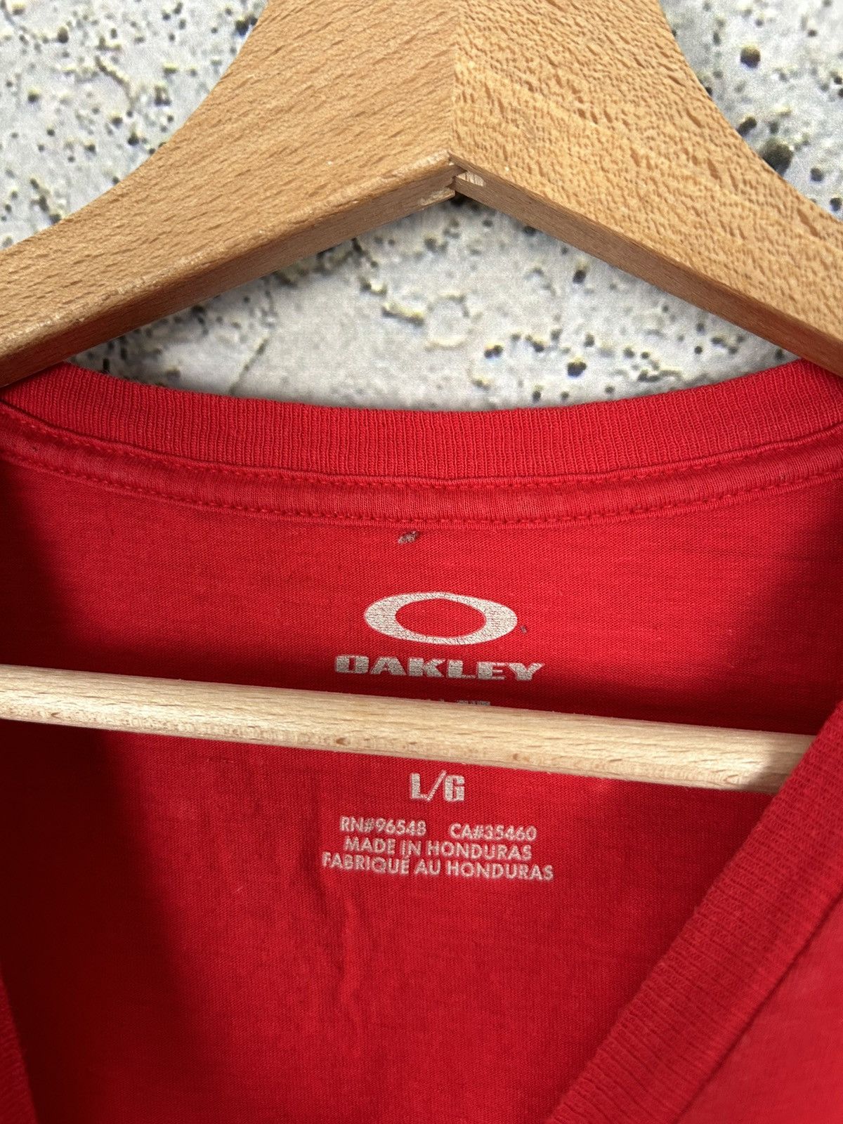Oakley Vintage Oakley Streetwear Gorpcore Drill Rap Logo Tee Size US L / EU 52-54 / 3 - 4 Thumbnail