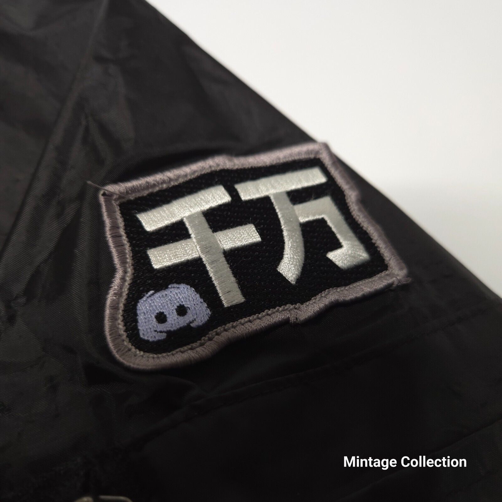Other DISCORD 10 MILLION USERS MEMBERS JAPANESE BOMBER JACKET M Size US M / EU 48-50 / 2 - 4 Thumbnail