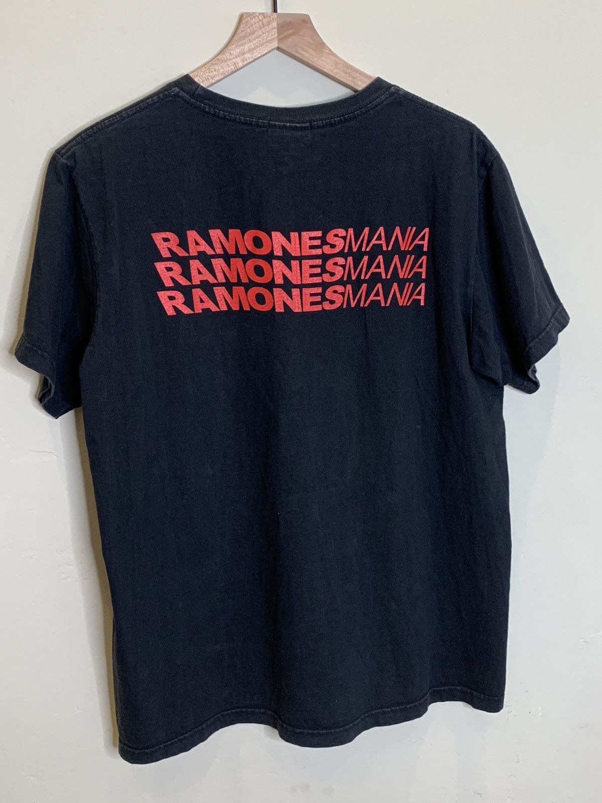 Band Tees × Vintage *RARE* Vintage The Ramones Mania Wall of Fame Band T-Shirt Size US XL / EU 56 / 4 - 2 Thumbnail