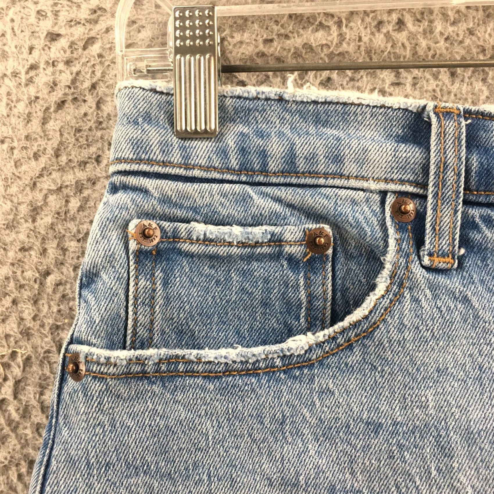 Abercrombie & Fitch Abercrombie & Fitch Mom Short Womens 26/2 Blue Denim Cotton Blend High Rise Distressed Zip Fly Denim Casual Womens Size 26" / US 2 / IT 38 - 2 Thumbnail