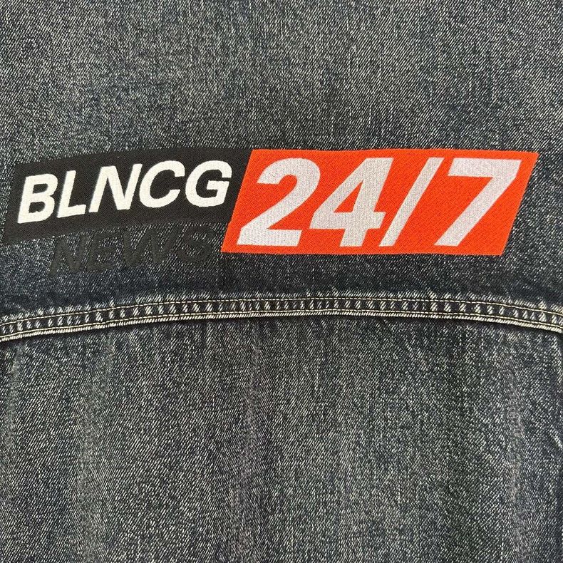 Balenciaga Balenciaga size 44 News embroidered logo denim jacket Size US S / EU 44-46 / 1 - 6 Thumbnail