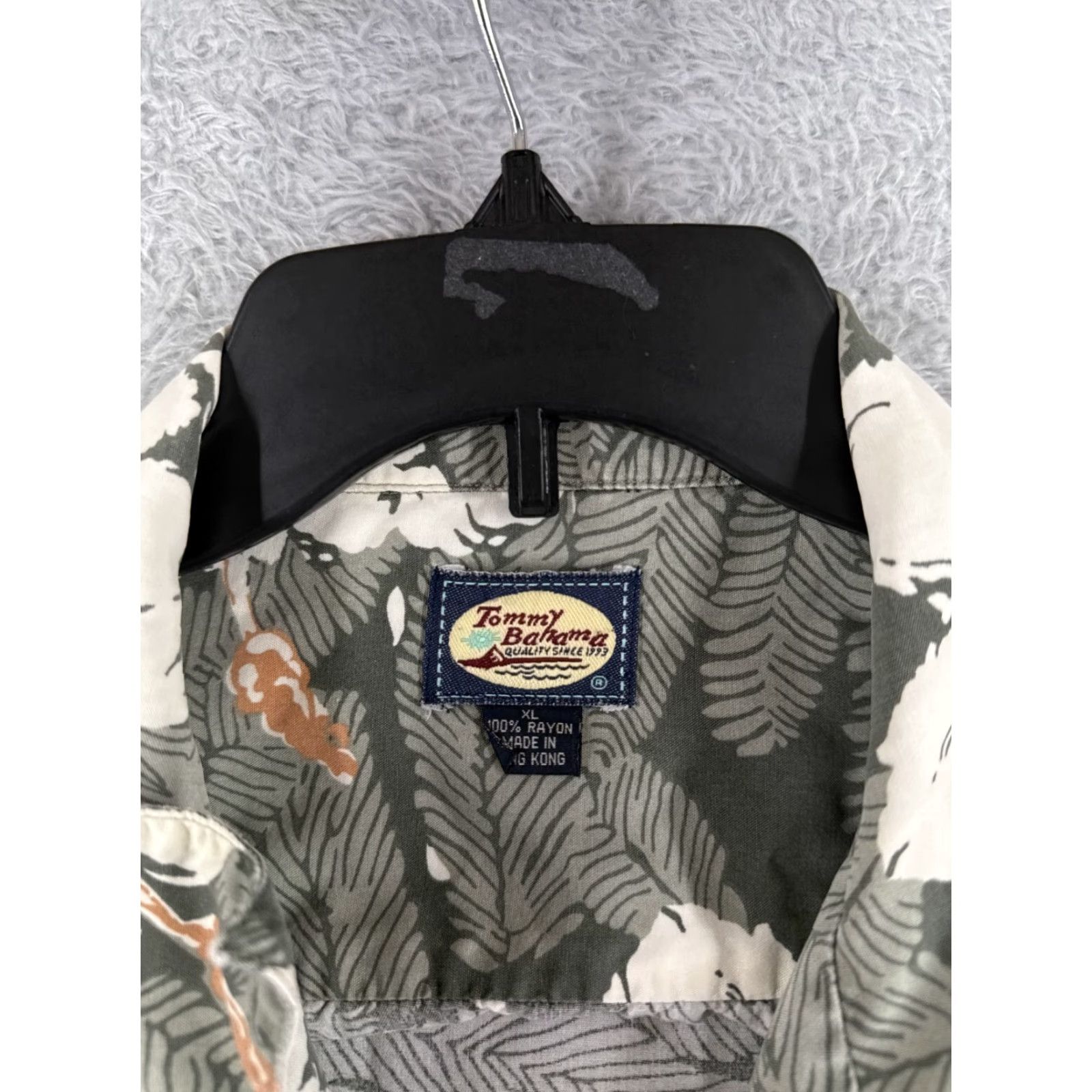 Tommy Bahama VINTAGE Tommy Bahama Shirt Men XL Gray Palm Hibiscus Rayon Hawaiian Button-Up Casual, Resort, Aloha Theme Mens Size US XL / EU 56 / 4 - 6 Thumbnail