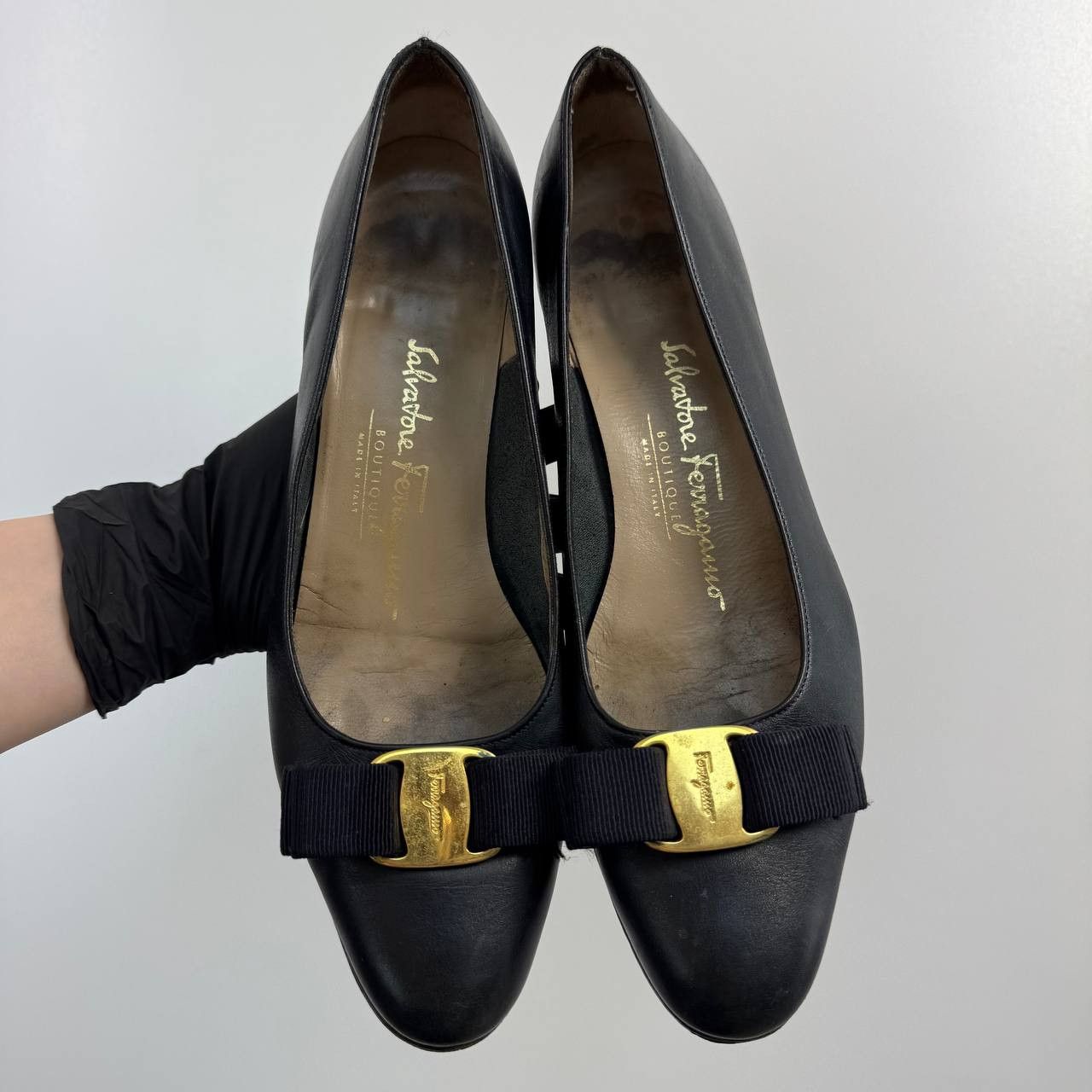 Salvatore Ferragamo Salvatore Ferragamo Boutique Vara Bow Leather Size 7 Size US 7 / IT 37 - 2 Thumbnail