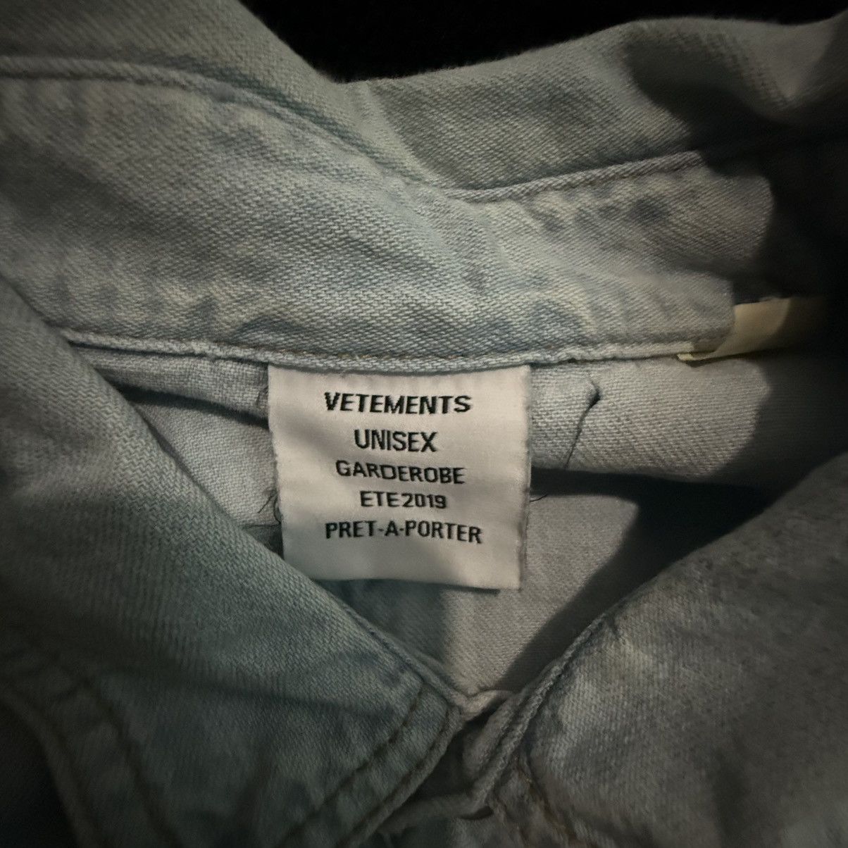 Vetements SS19 - Georgian Levis Edition Embroidered Blue Denim Shirt Size US M / EU 48-50 / 2 - 6 Thumbnail