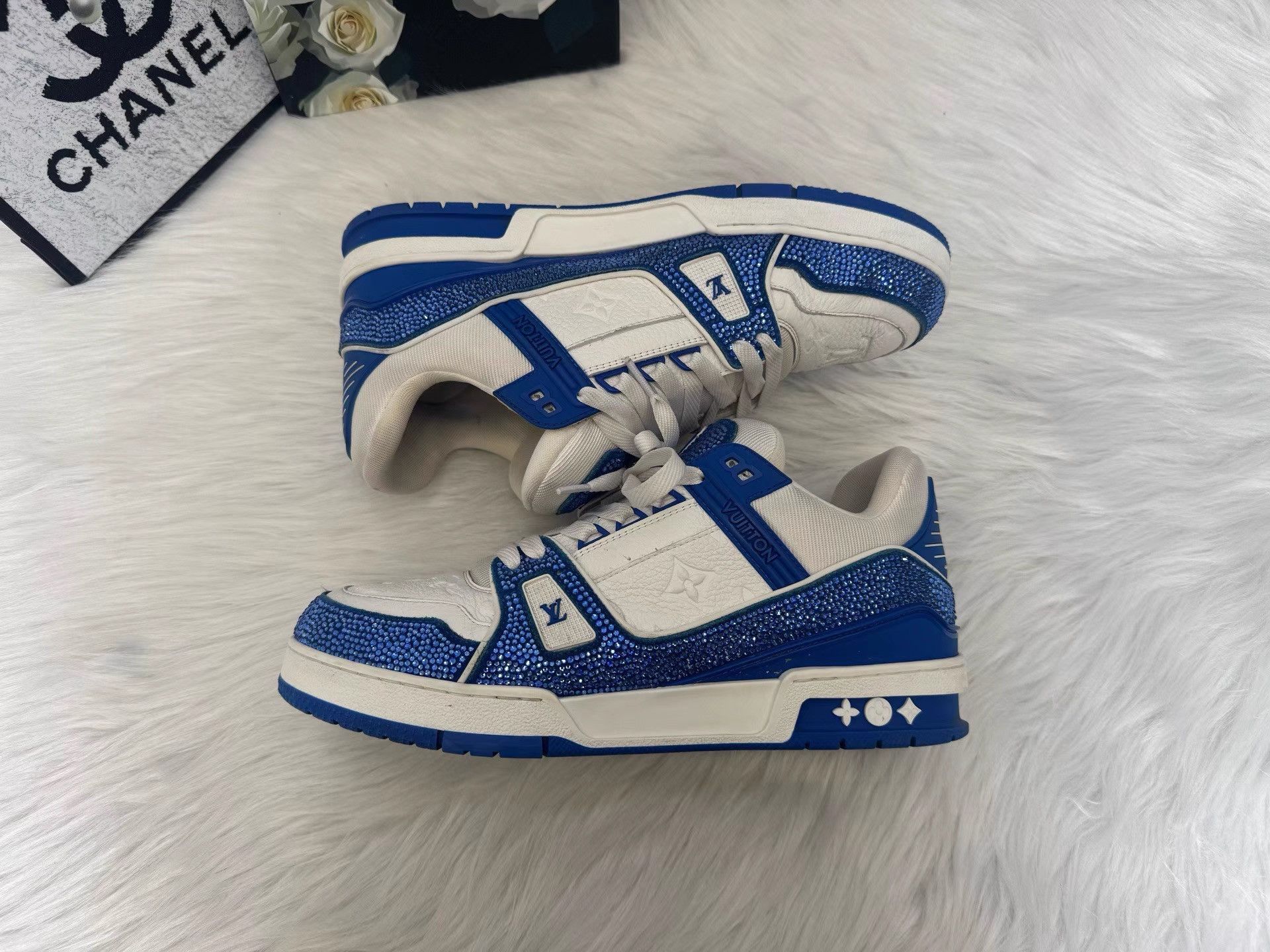 Louis Vuitton LV Trainer Classic White-Blue Full Rhinestone Sneaker K36 Size US 8 / EU 41 - 7 Thumbnail
