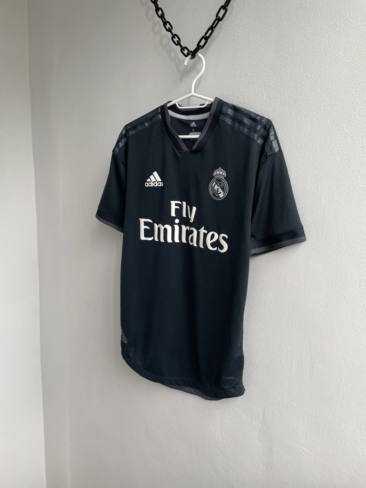 Vintage Real Madrid 2018 2019 Away Football Shirt Soccer Jersey Size US S / EU 44-46 / 1 - 2 Thumbnail