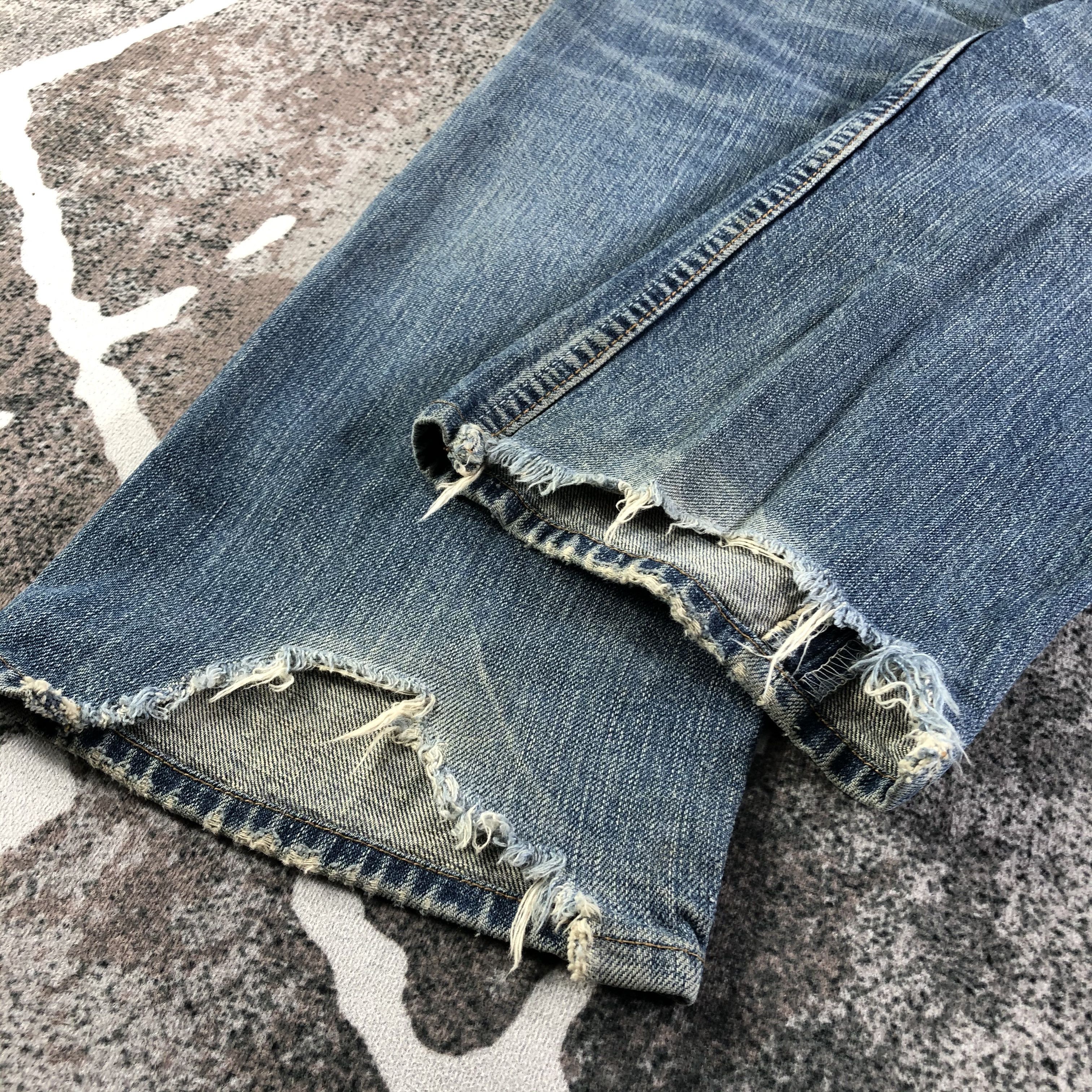 Levi's 90s Vintage Levis 501 Jeans Distressed Denim KJ2281 Size US 28 / EU 44 - 6 Thumbnail